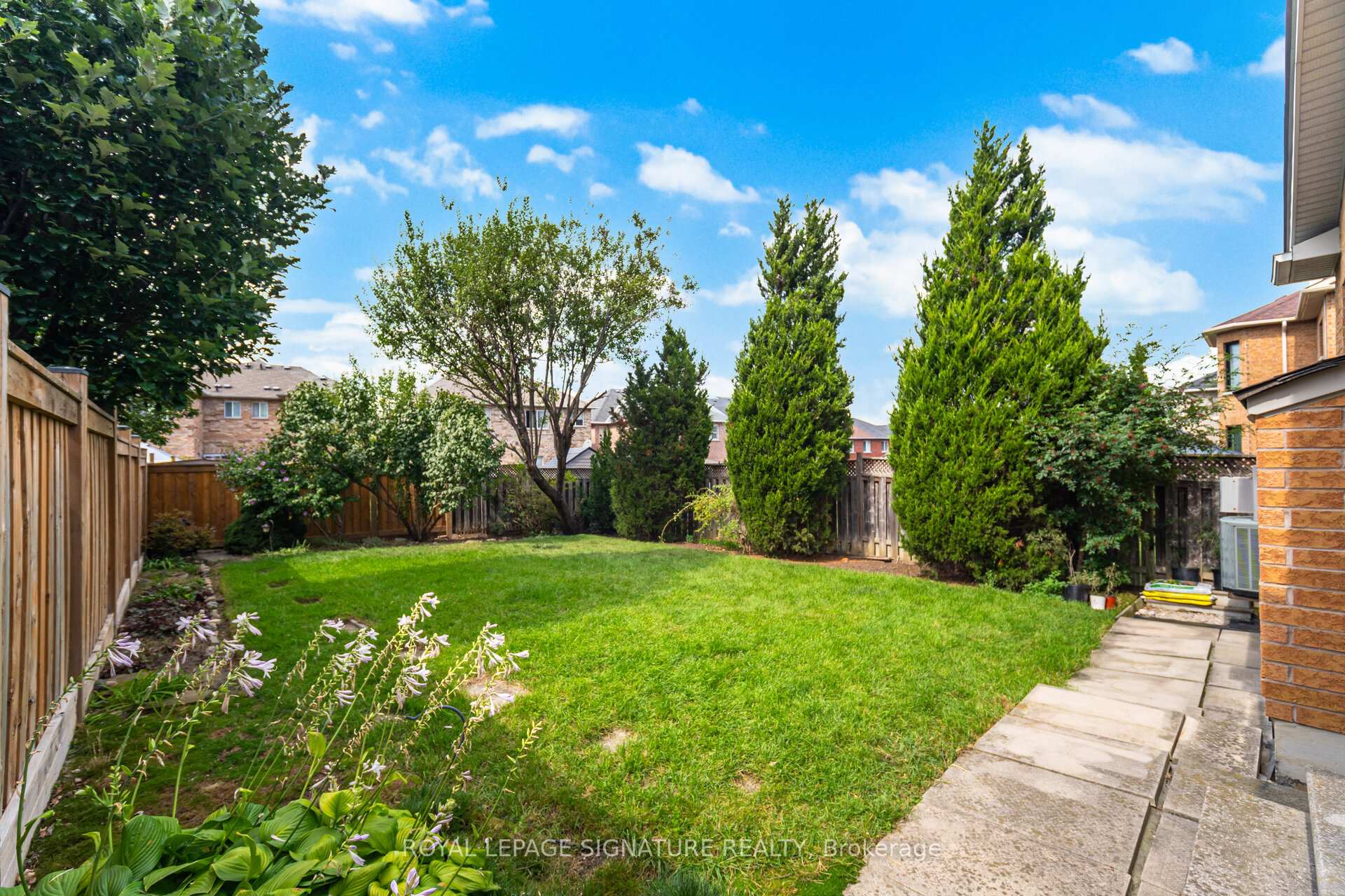 Photo 43 of 16 Aria Lane, Brampton, Bramalea North Industrial — HOMEH