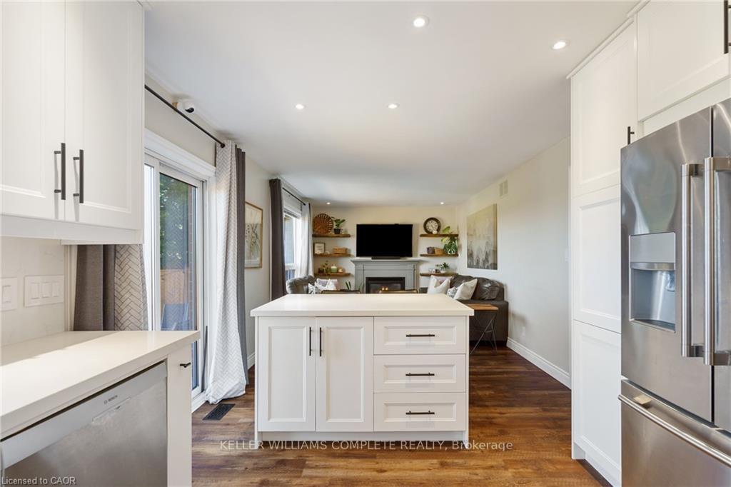 Photo 14 of 44 Grassyplain Drive, Hamilton, Rural Glanbrook — HOMEH