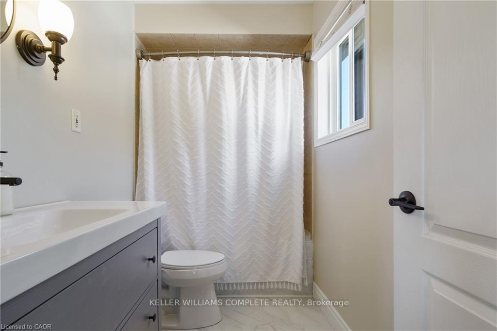 Photo 25 of 44 Grassyplain Drive, Hamilton, Rural Glanbrook — HOMEH