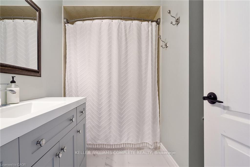 Photo 29 of 44 Grassyplain Drive, Hamilton, Rural Glanbrook — HOMEH