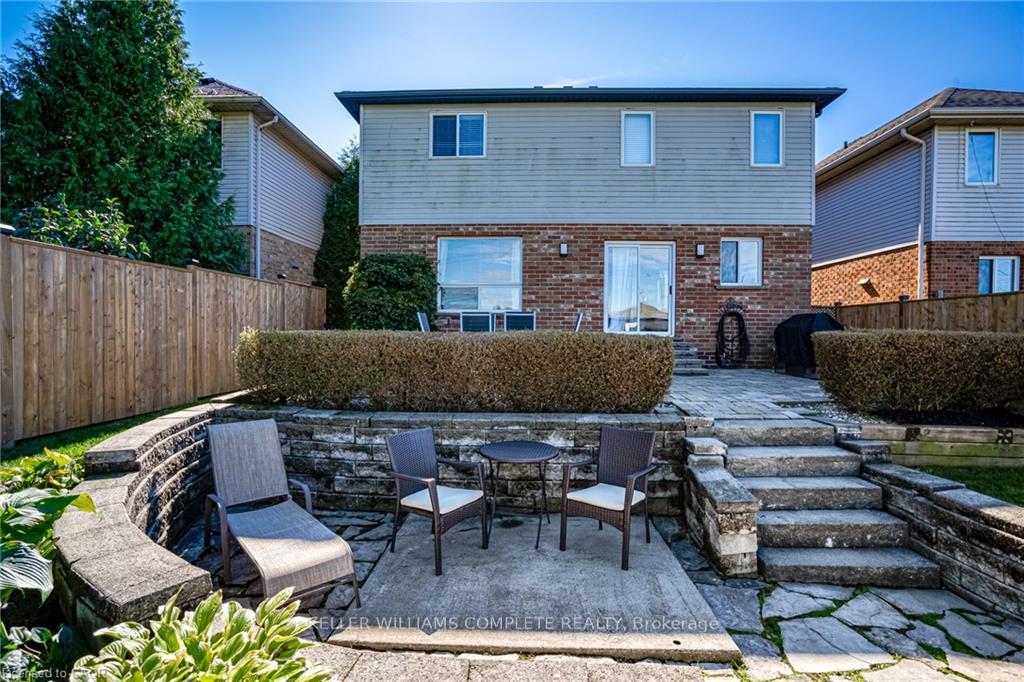Photo 32 of 44 Grassyplain Drive, Hamilton, Rural Glanbrook — HOMEH