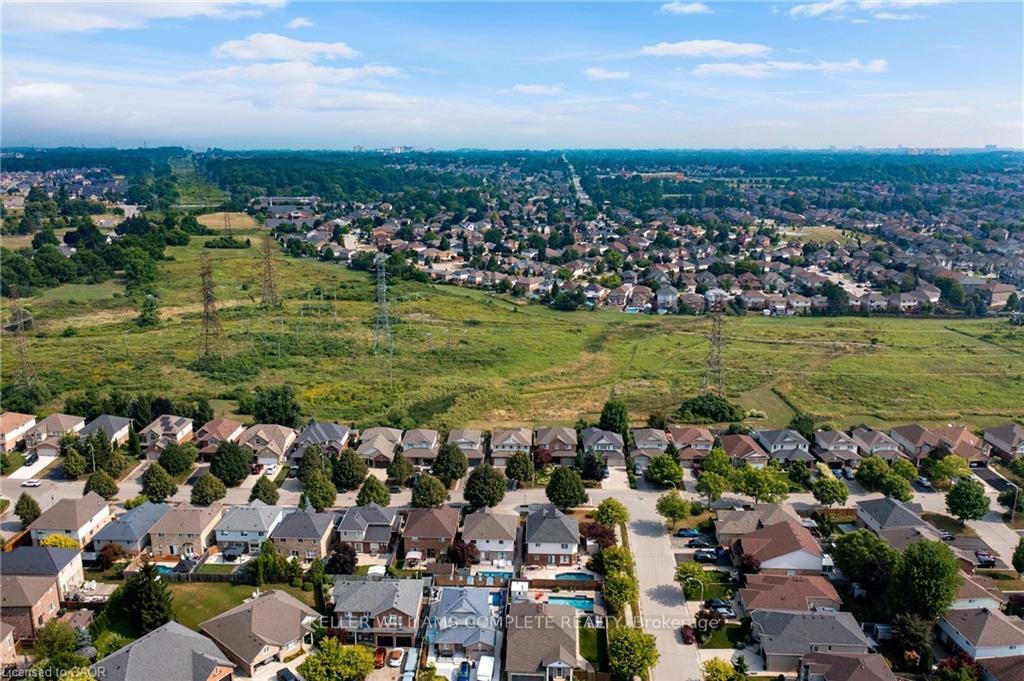Photo 38 of 44 Grassyplain Drive, Hamilton, Rural Glanbrook — HOMEH