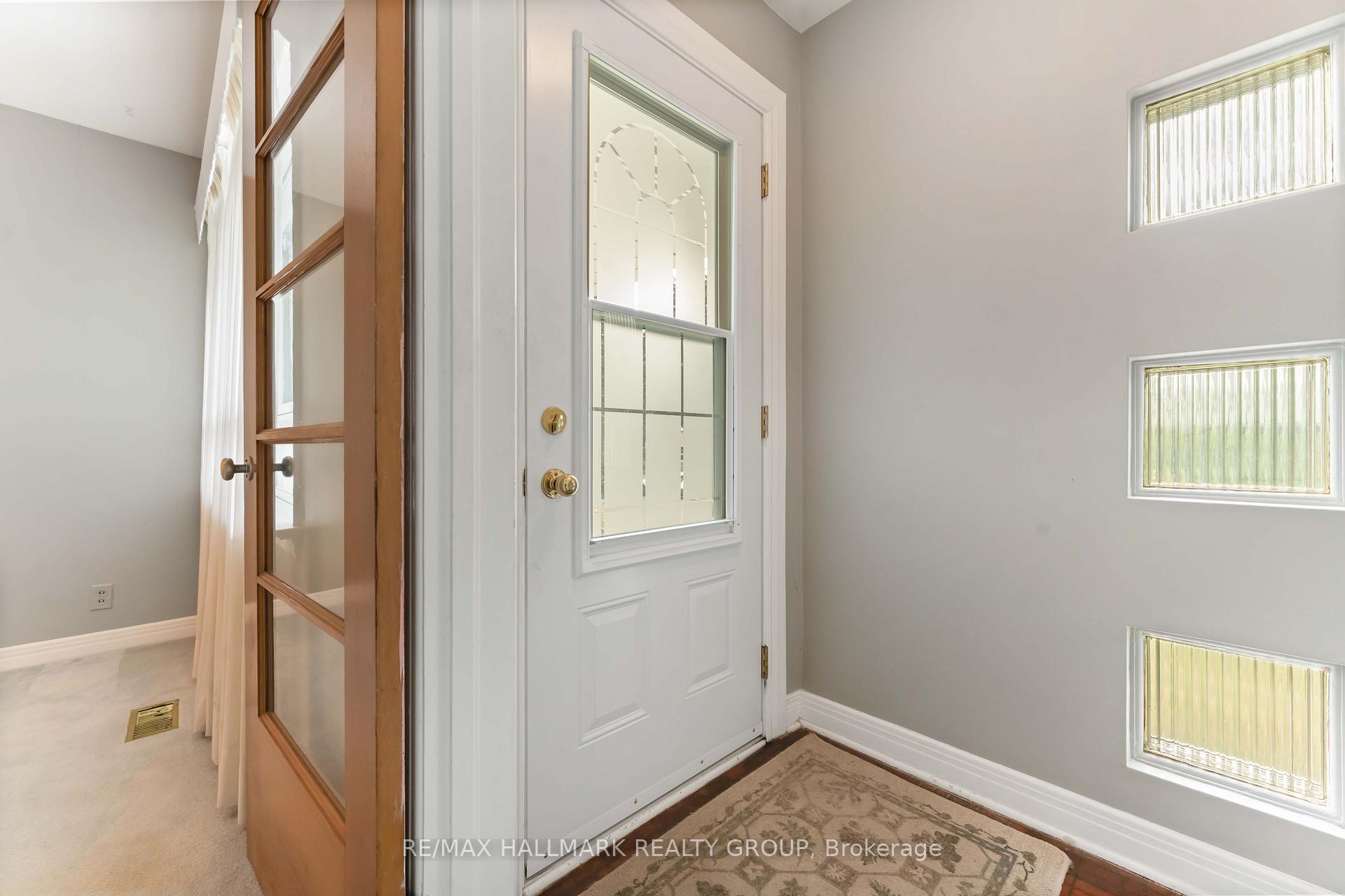 Photo 5 of 2055 Neepawa Avenue, Ottawa, Carlingwood — HOMEH
