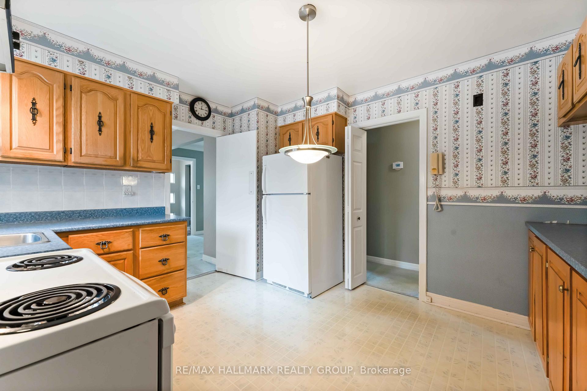 Photo 23 of 2055 Neepawa Avenue, Ottawa, Carlingwood — HOMEH