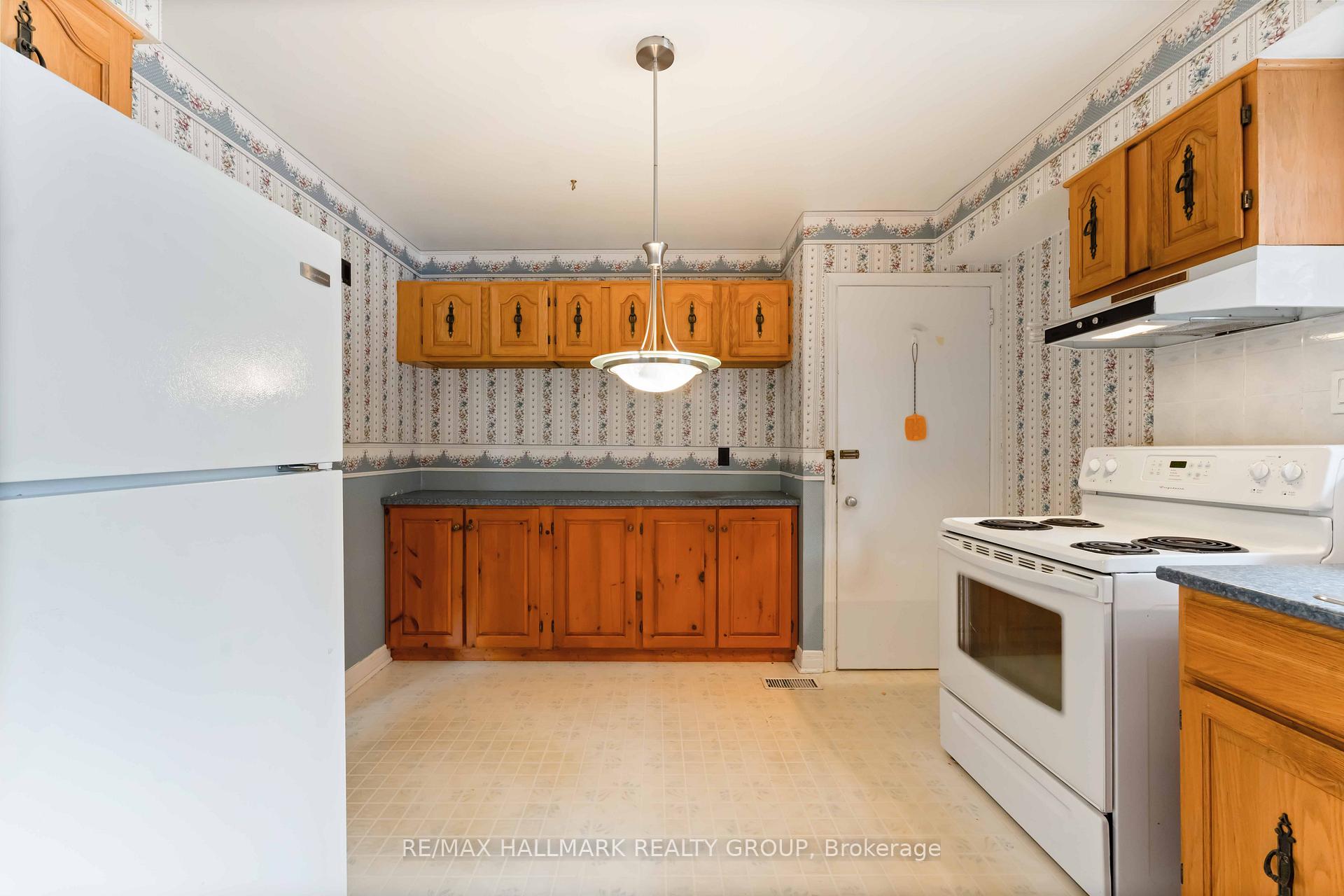 Photo 24 of 2055 Neepawa Avenue, Ottawa, Carlingwood — HOMEH
