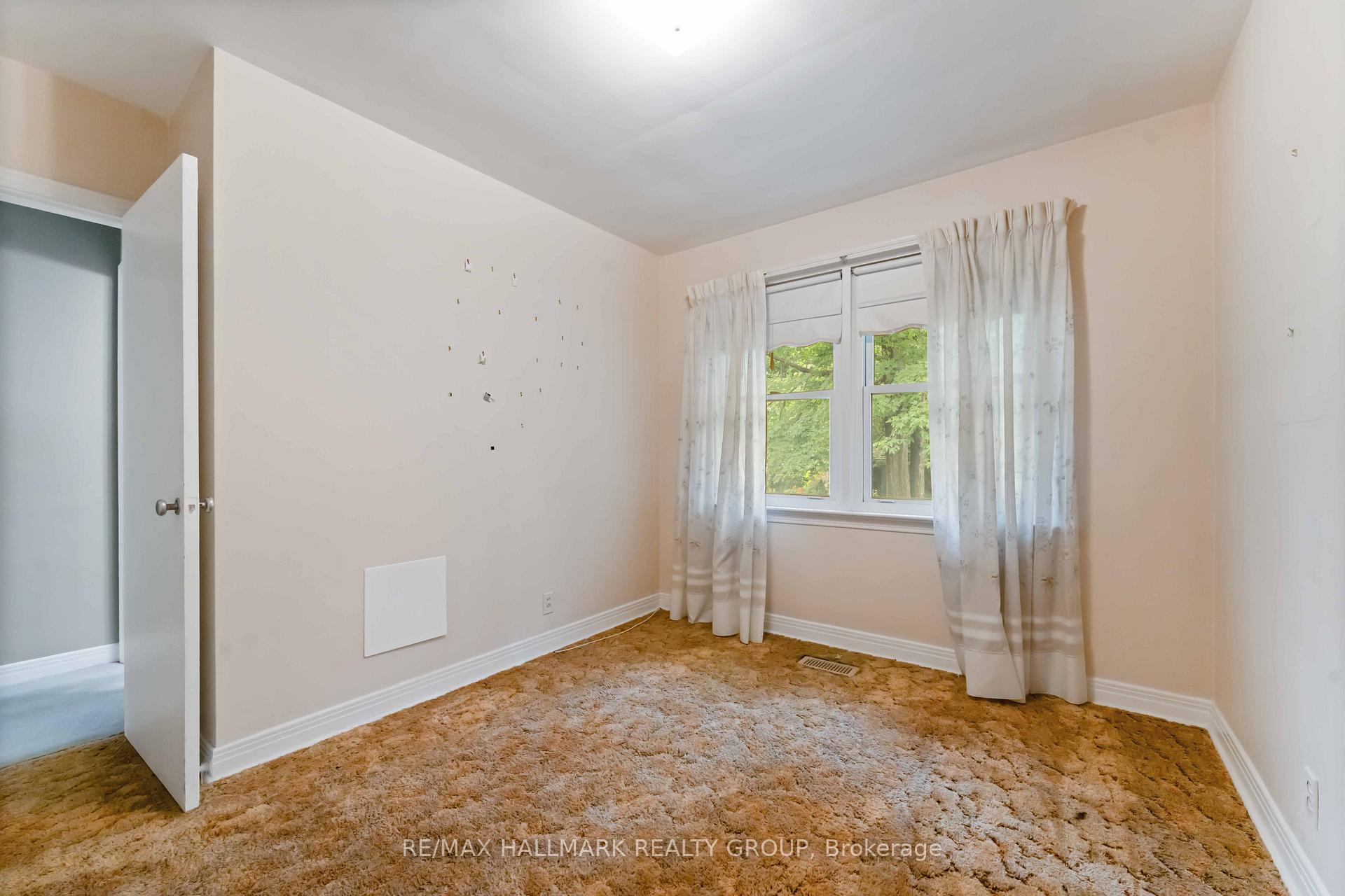 Photo 9 of 2055 Neepawa Avenue, Ottawa, Carlingwood — HOMEH