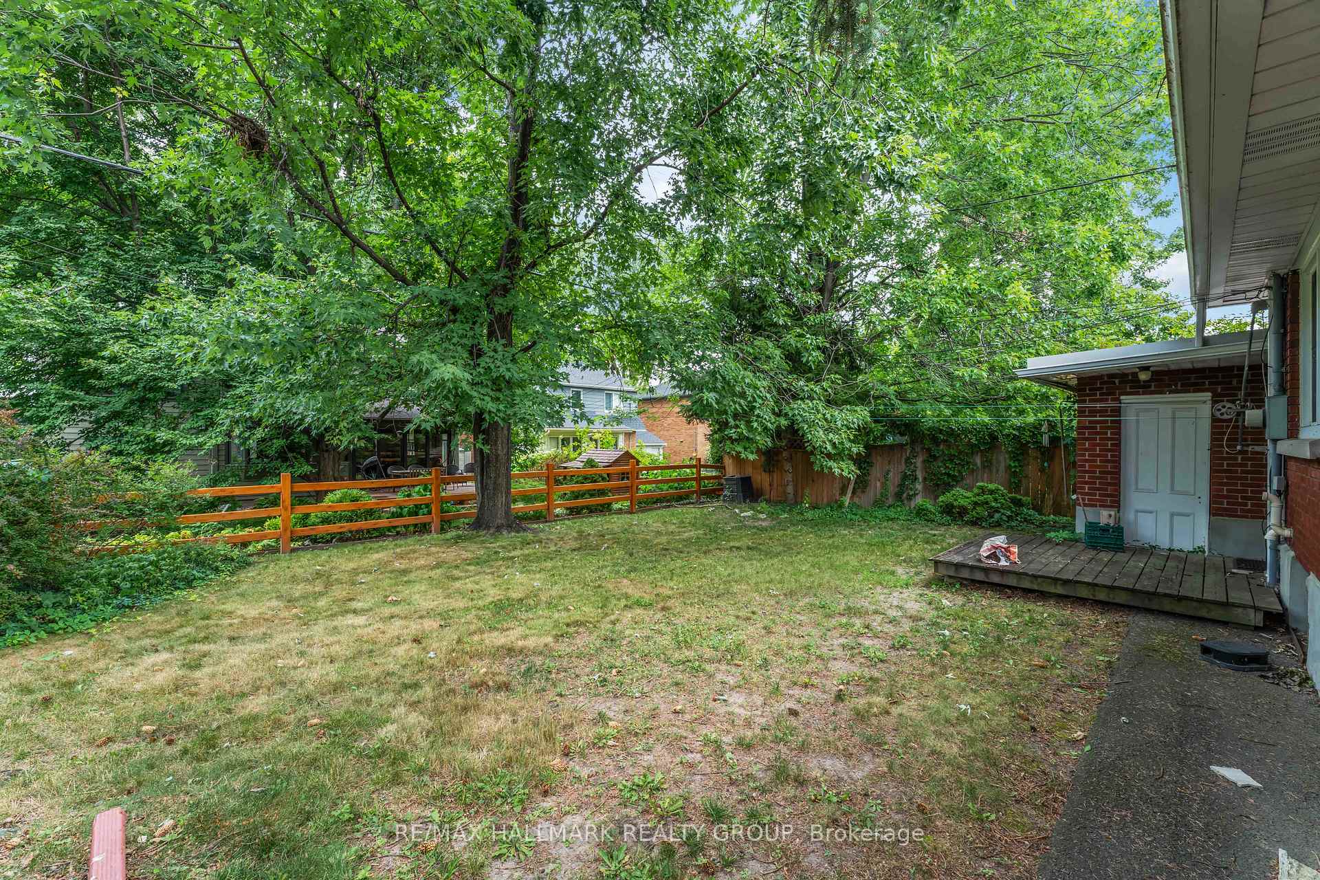 Photo 12 of 2055 Neepawa Avenue, Ottawa, Carlingwood — HOMEH