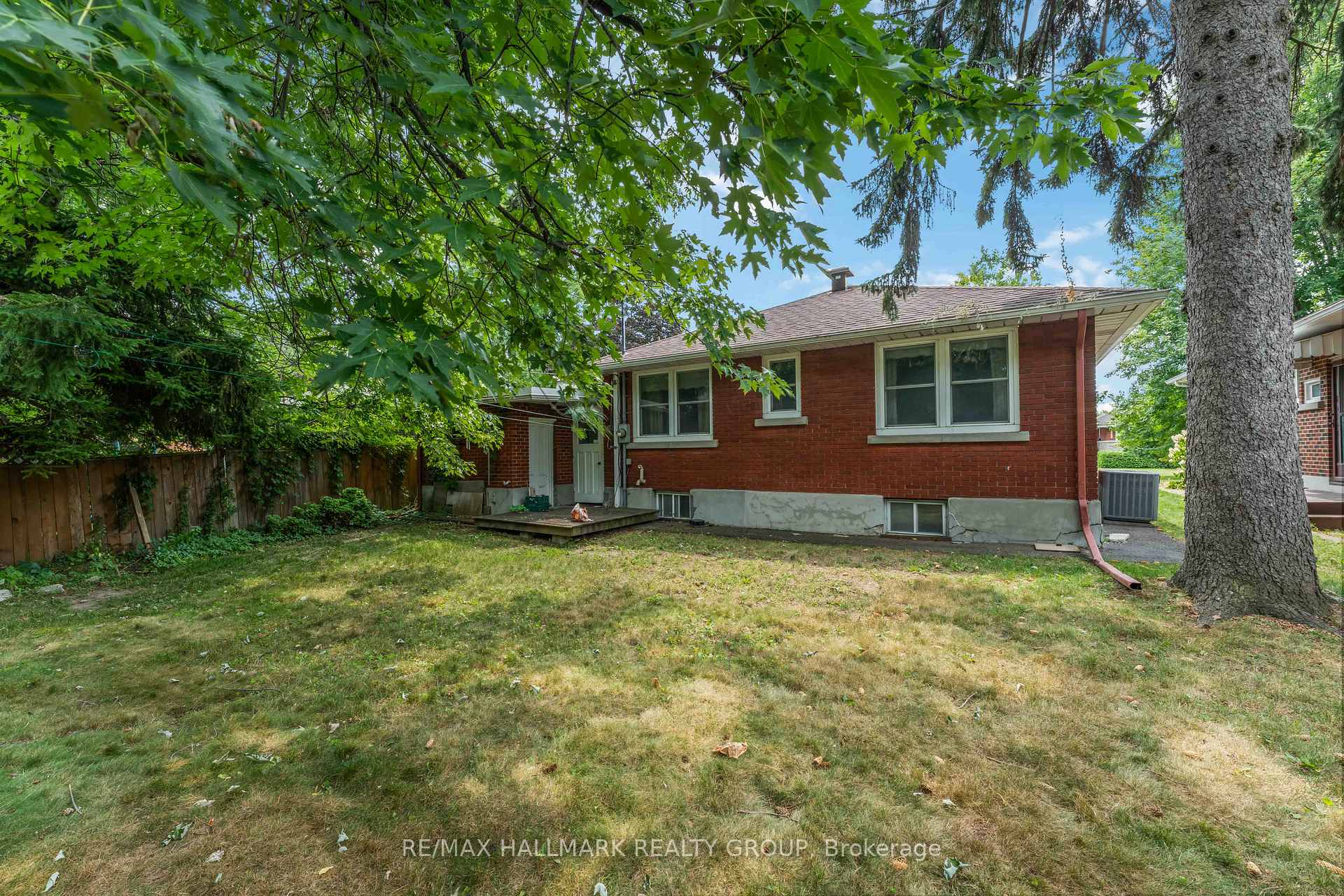 Photo 16 of 2055 Neepawa Avenue, Ottawa, Carlingwood — HOMEH