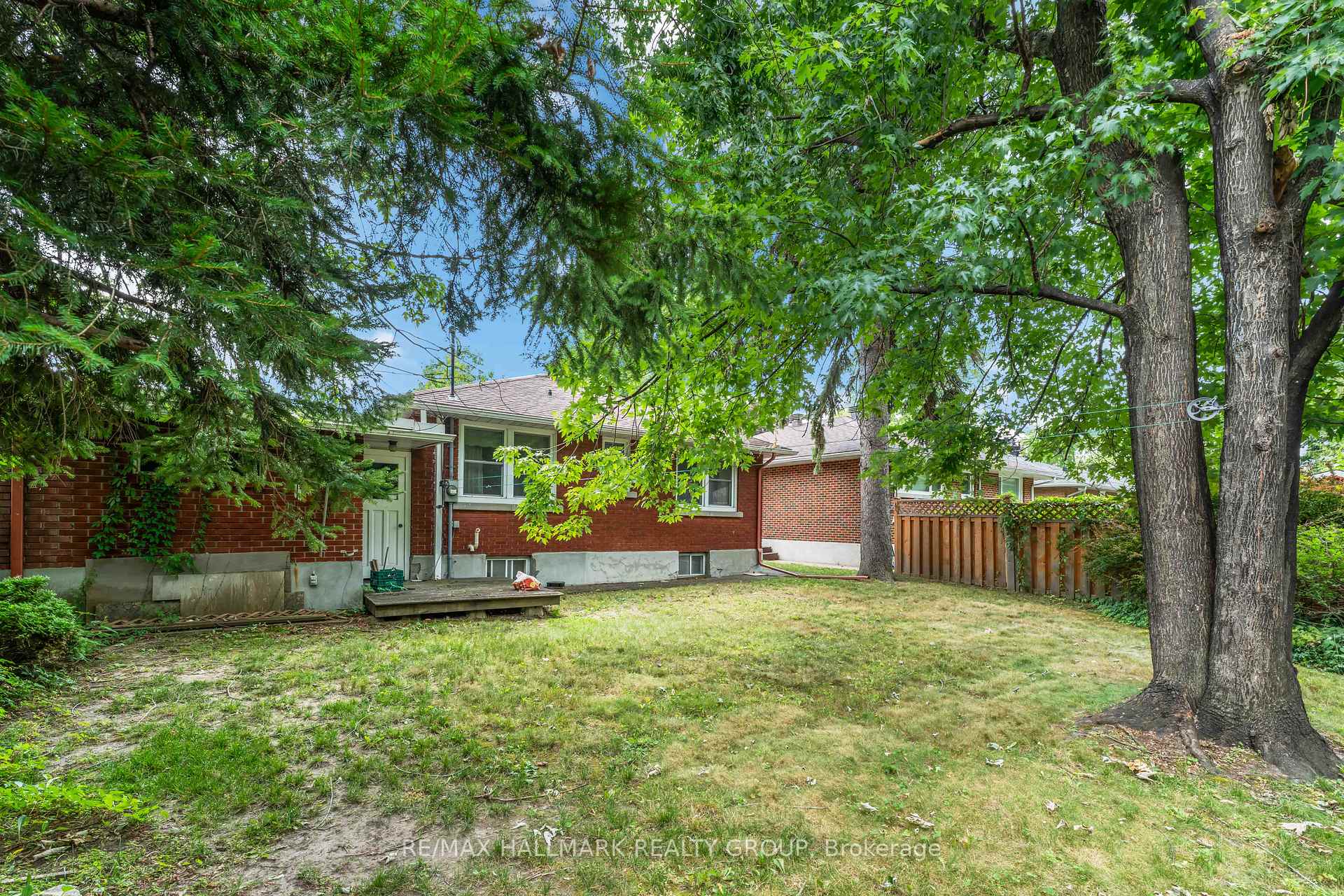 Photo 18 of 2055 Neepawa Avenue, Ottawa, Carlingwood — HOMEH