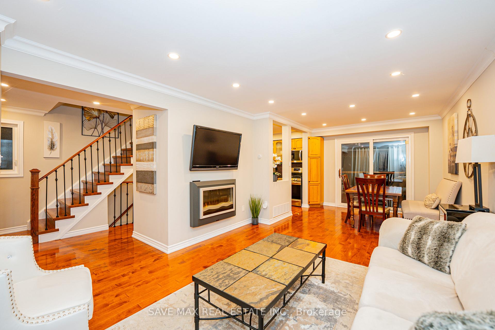 Photo 7 of 22 Marengo Court, Brampton, Central Park — HOMEH