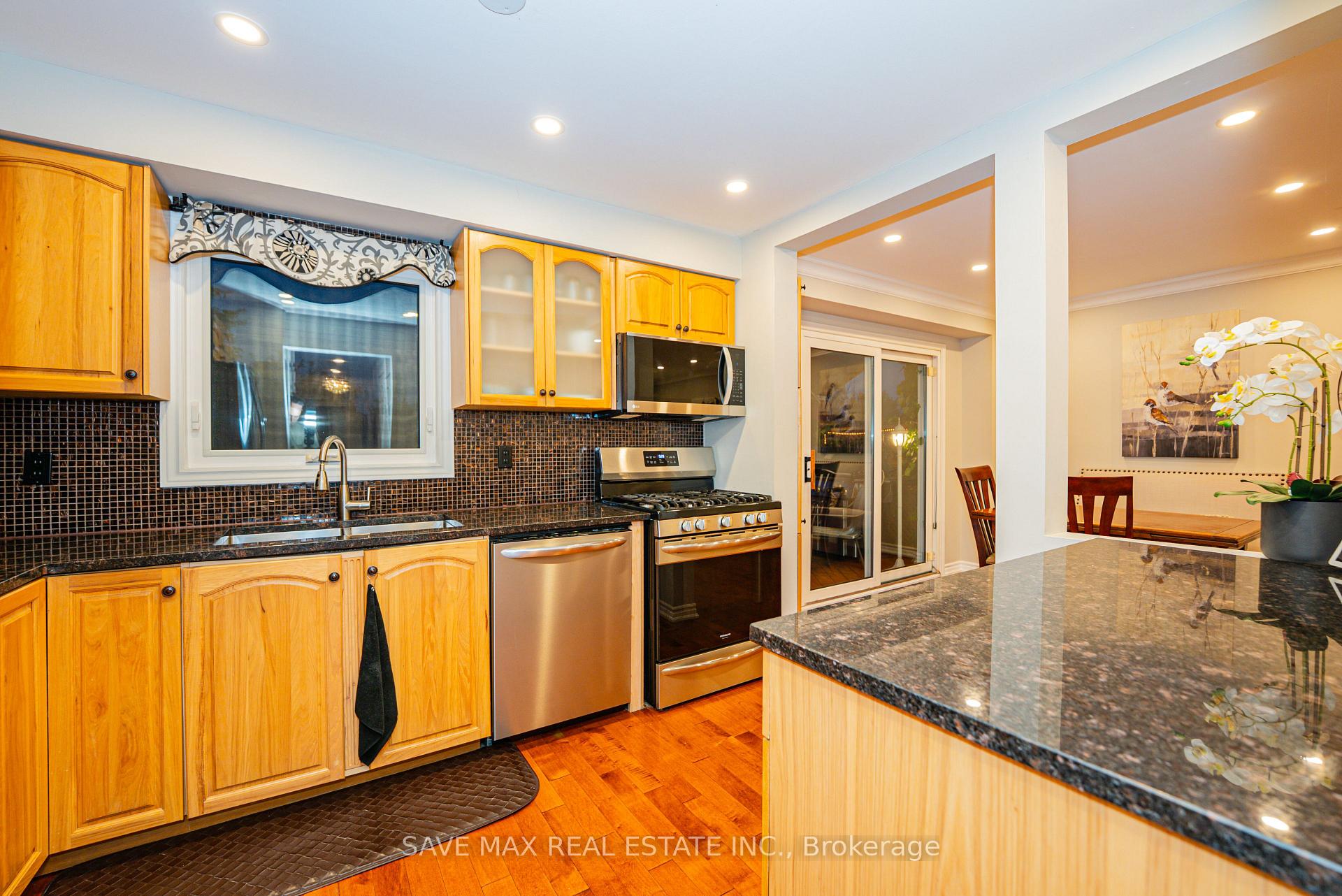 Photo 12 of 22 Marengo Court, Brampton, Central Park — HOMEH