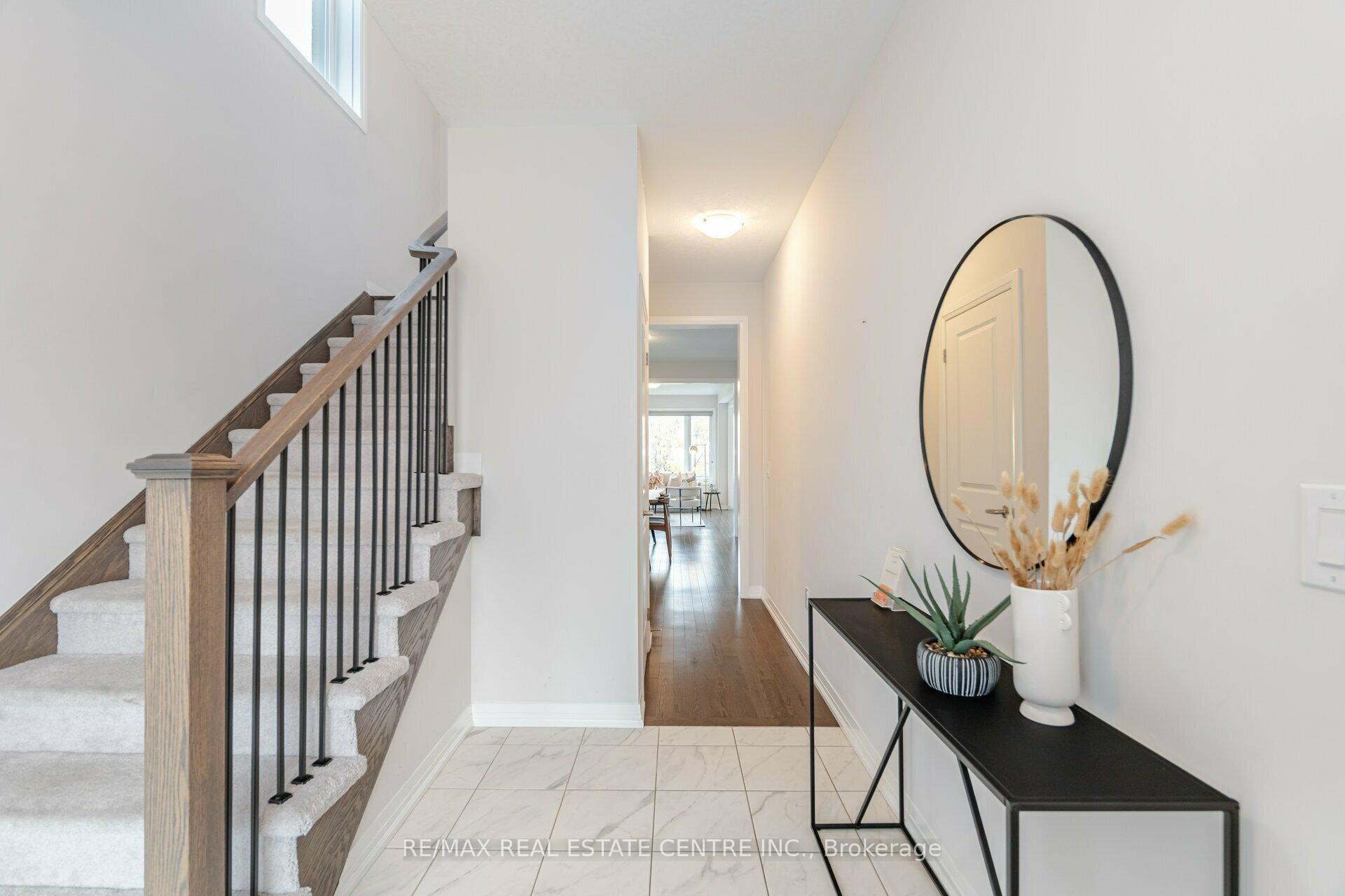 Photo 2 of 115 Crossmore Crescent, Cambridge — HOMEH