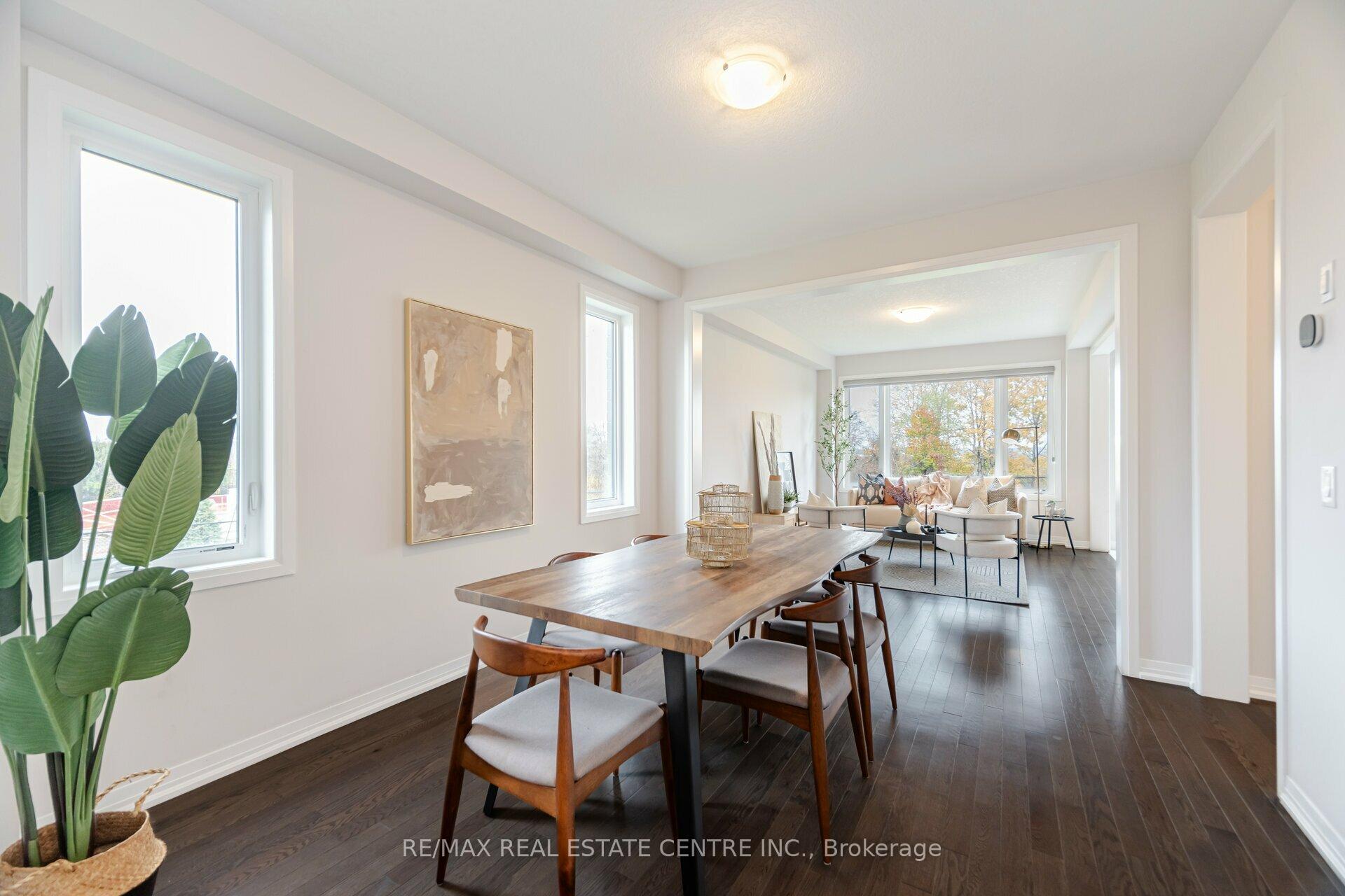 Photo 3 of 115 Crossmore Crescent, Cambridge — HOMEH