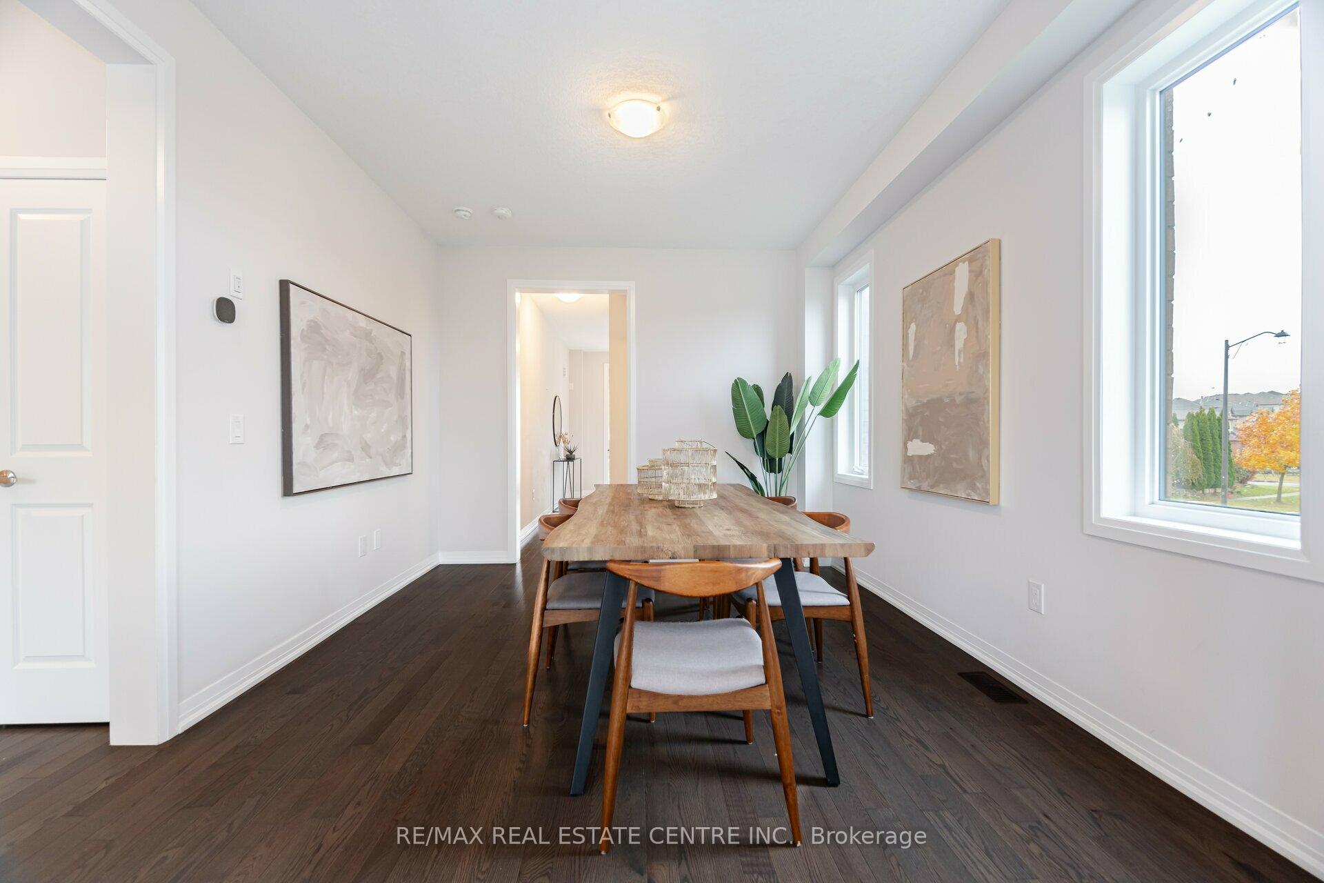 Photo 4 of 115 Crossmore Crescent, Cambridge — HOMEH