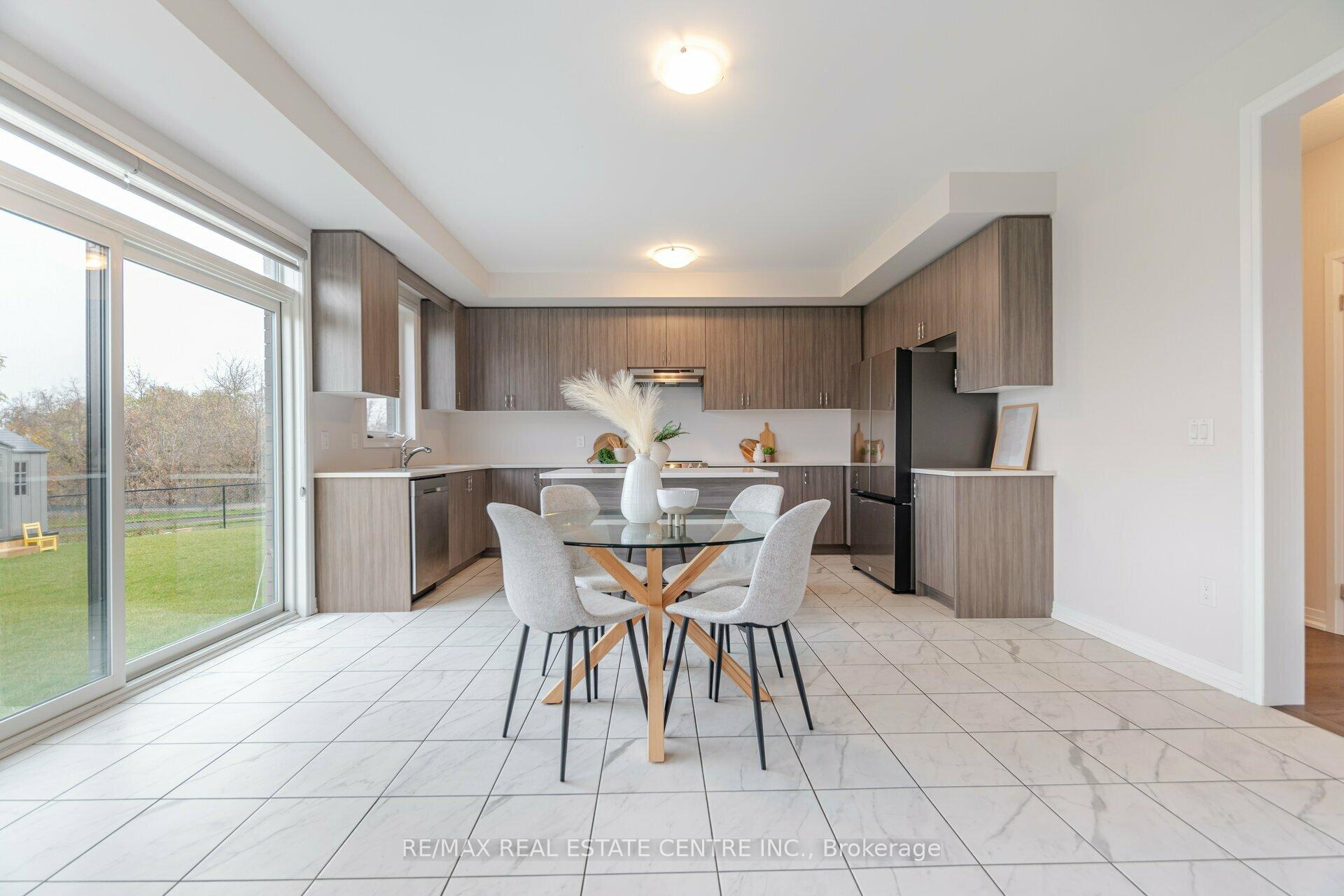 Photo 10 of 115 Crossmore Crescent, Cambridge — HOMEH