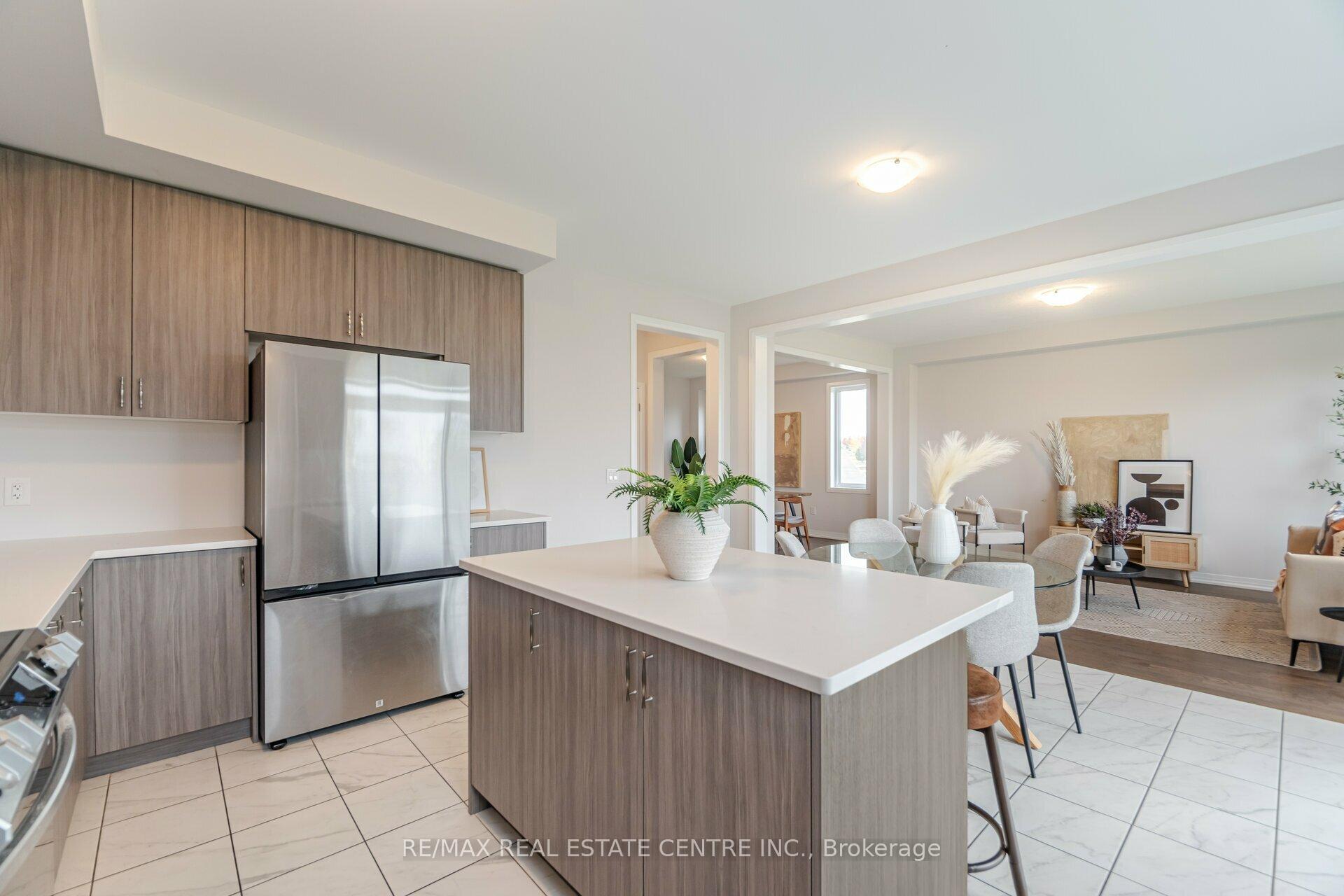 Photo 13 of 115 Crossmore Crescent, Cambridge — HOMEH
