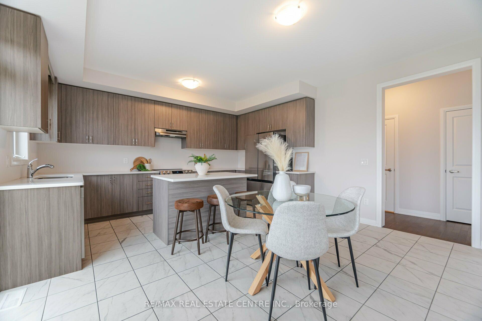 Photo 15 of 115 Crossmore Crescent, Cambridge — HOMEH