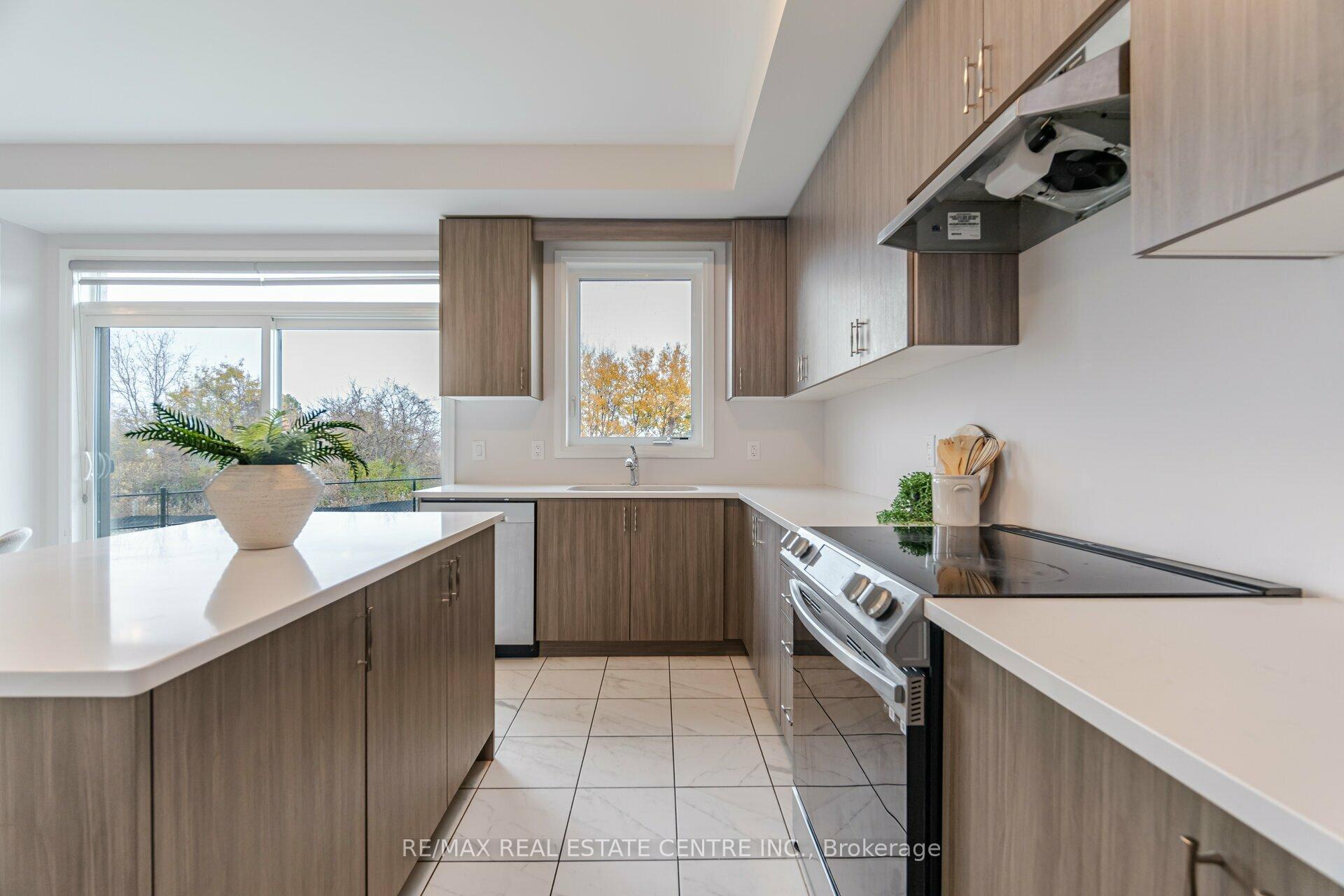 Photo 16 of 115 Crossmore Crescent, Cambridge — HOMEH