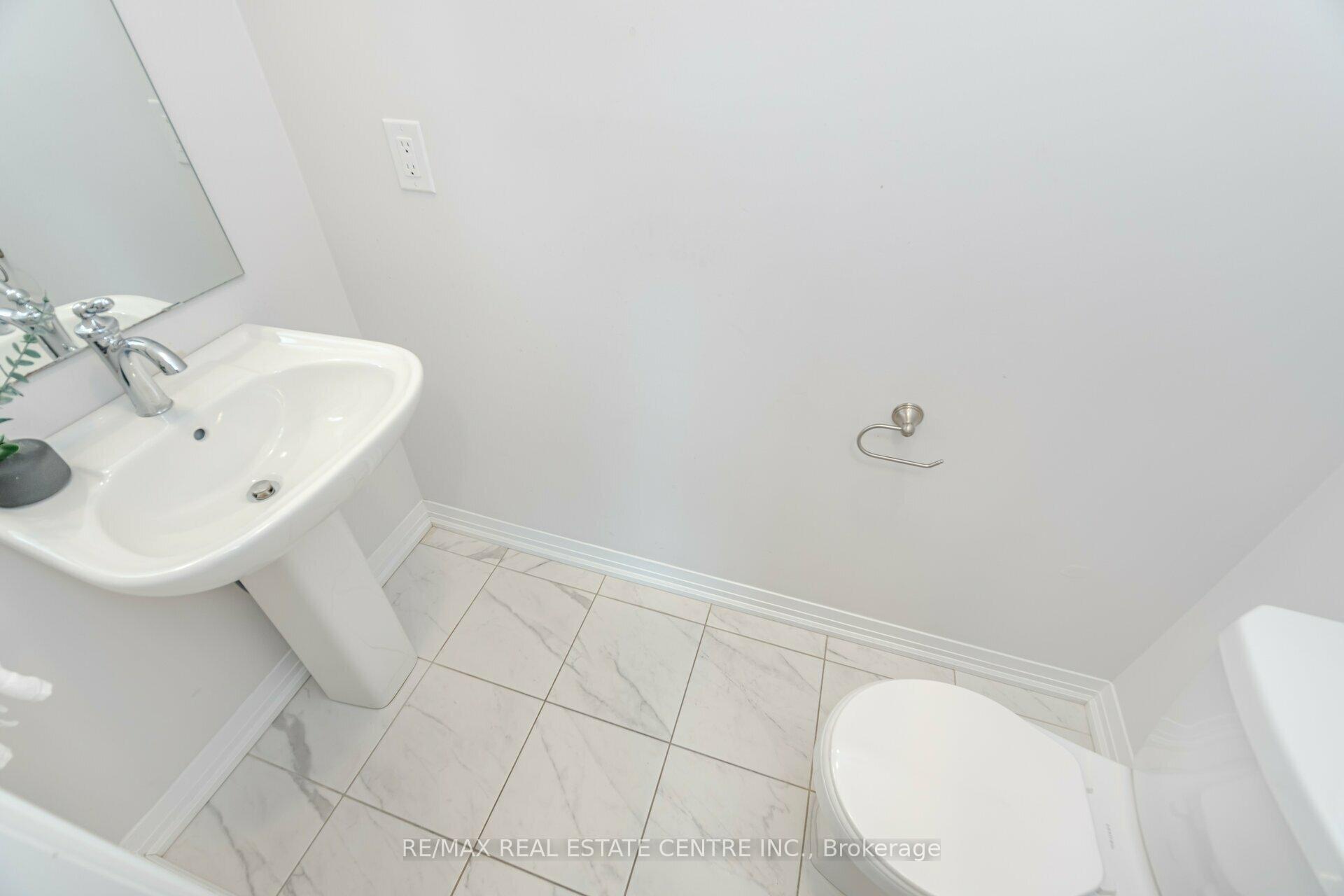 Photo 17 of 115 Crossmore Crescent, Cambridge — HOMEH