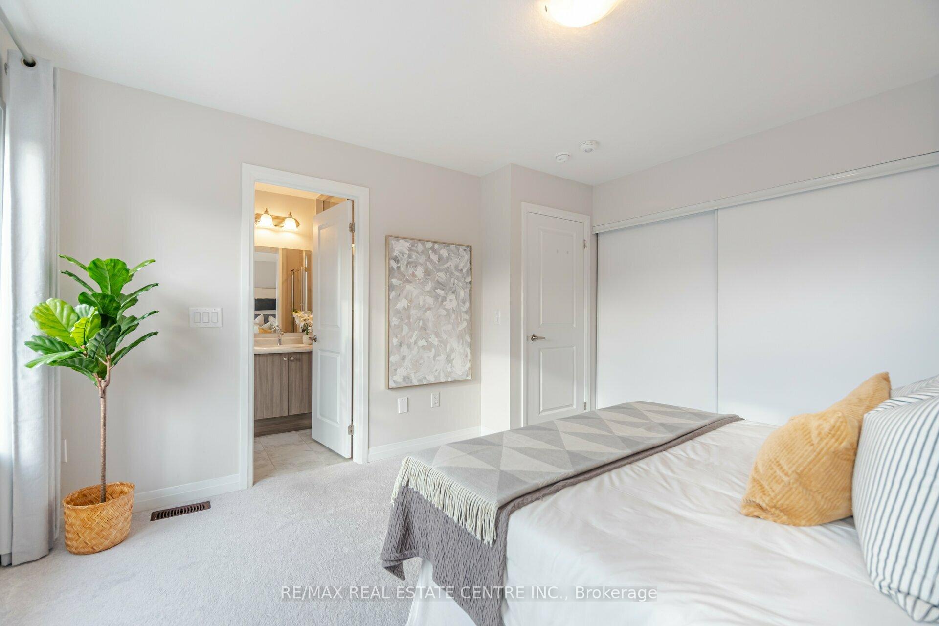 Photo 28 of 115 Crossmore Crescent, Cambridge — HOMEH