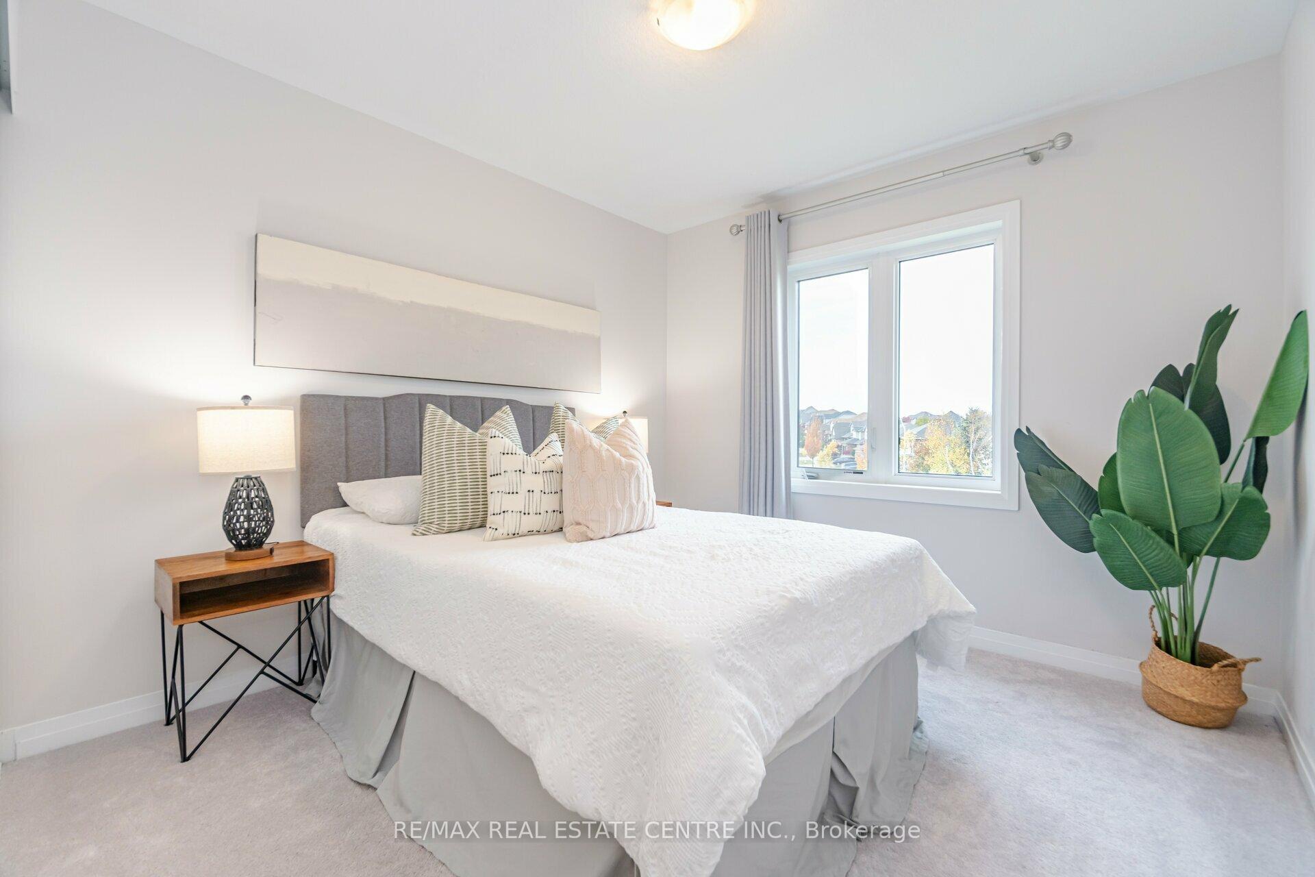 Photo 31 of 115 Crossmore Crescent, Cambridge — HOMEH