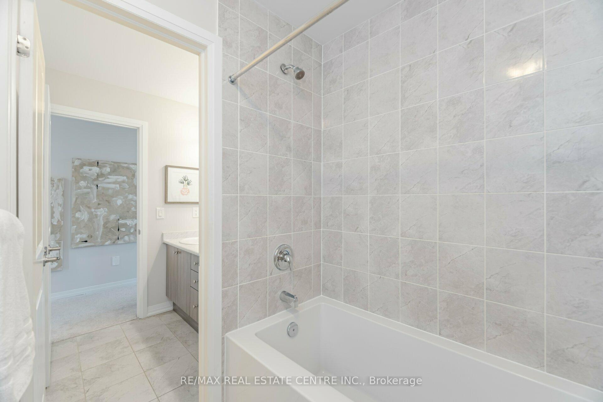 Photo 32 of 115 Crossmore Crescent, Cambridge — HOMEH