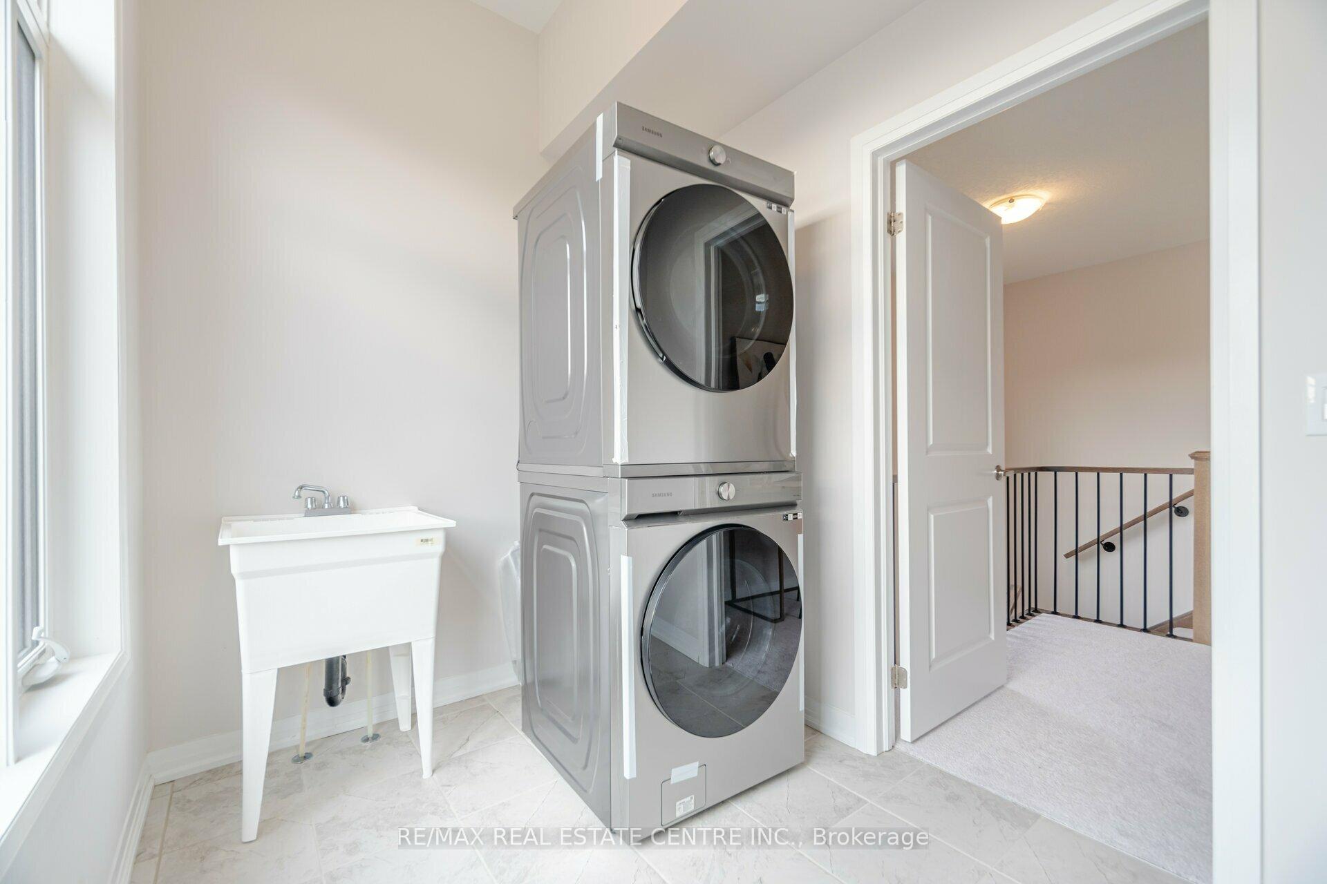 Photo 34 of 115 Crossmore Crescent, Cambridge — HOMEH