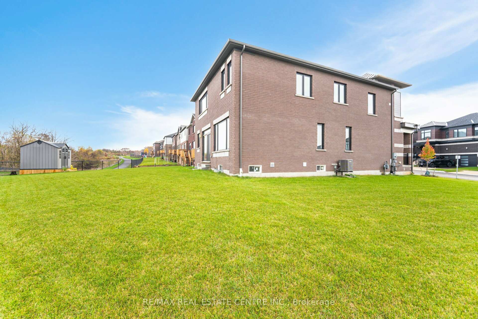 Photo 36 of 115 Crossmore Crescent, Cambridge — HOMEH