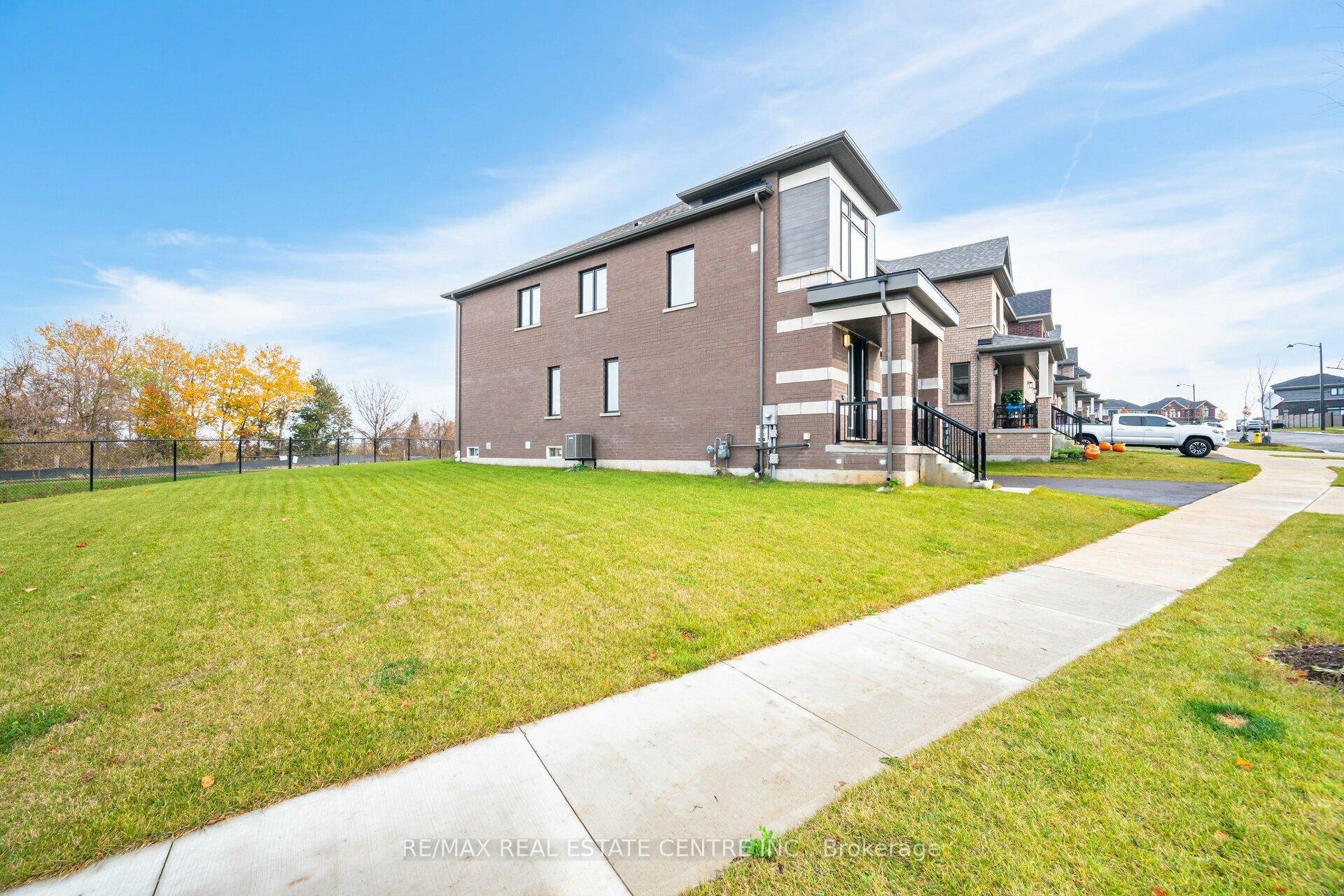 Photo 37 of 115 Crossmore Crescent, Cambridge — HOMEH