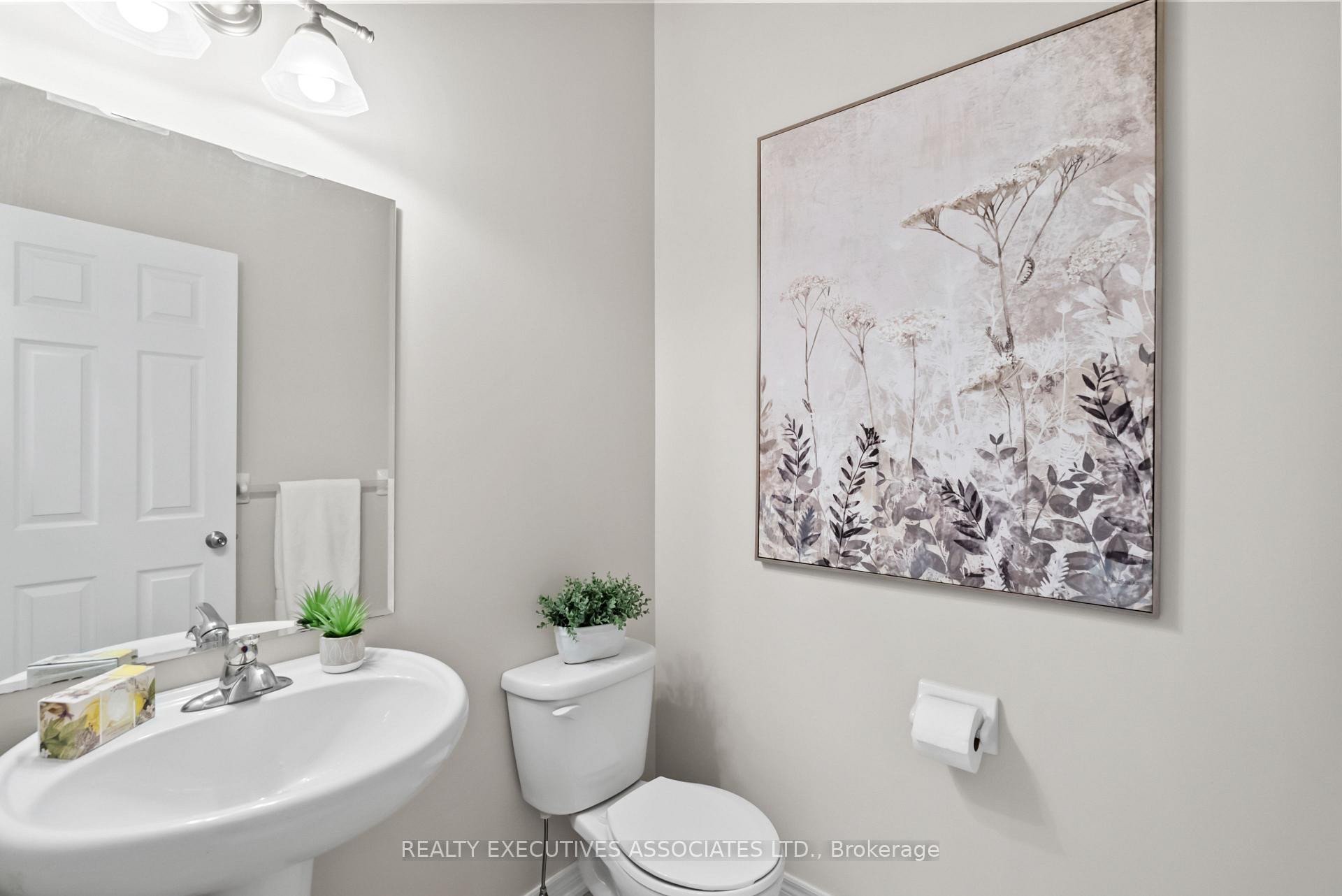 Photo 4 of 35 Gimblett Street, Clarington, Bowmanville — HOMEH