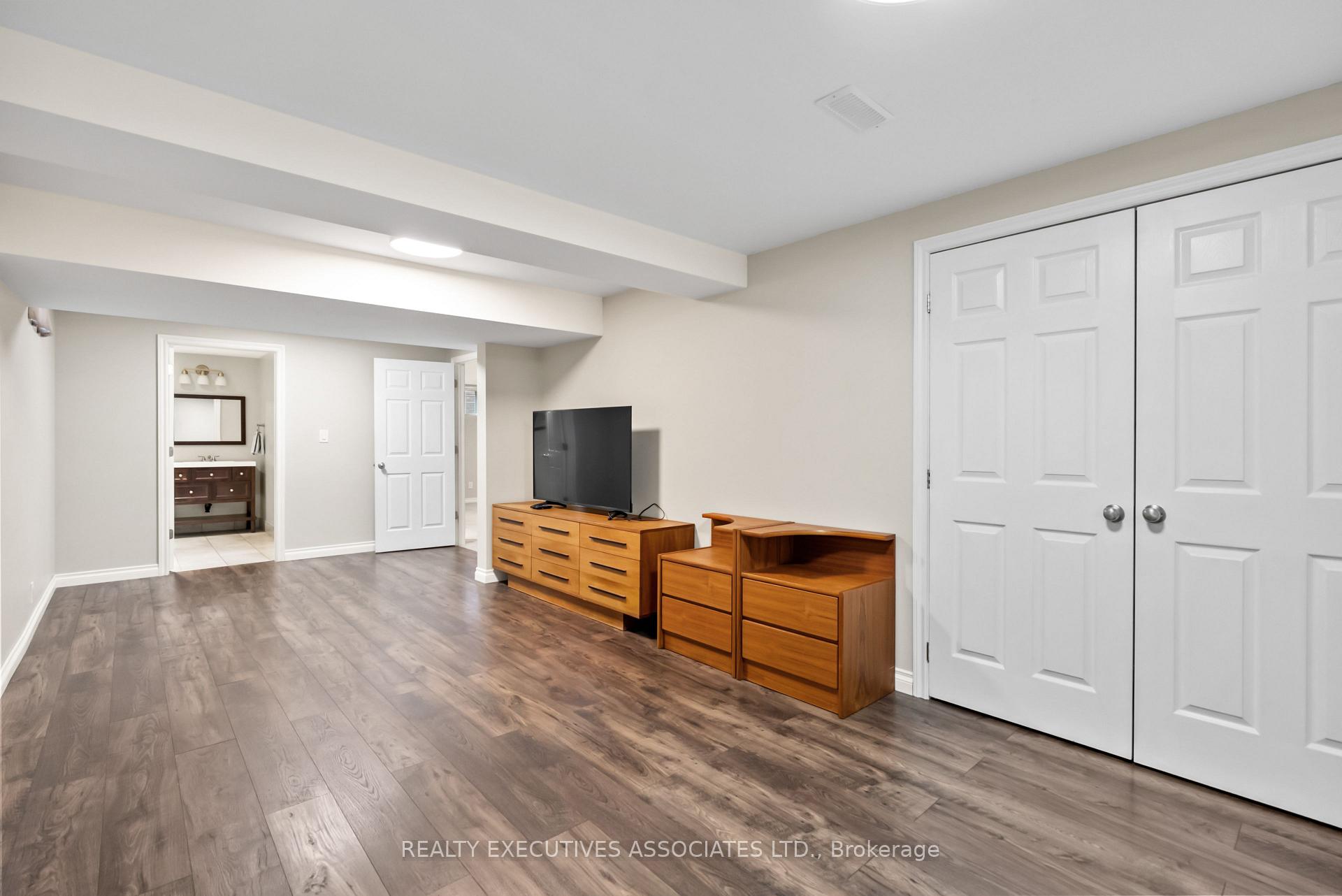 Photo 14 of 35 Gimblett Street, Clarington, Bowmanville — HOMEH