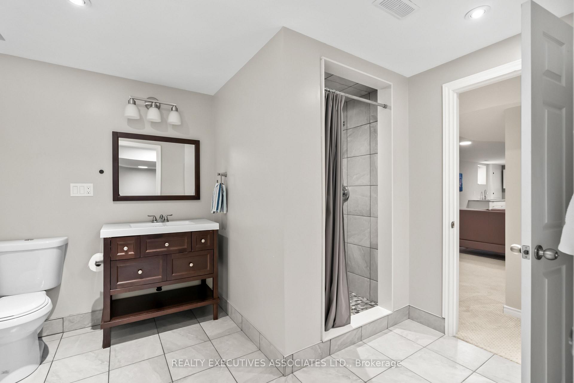 Photo 15 of 35 Gimblett Street, Clarington, Bowmanville — HOMEH