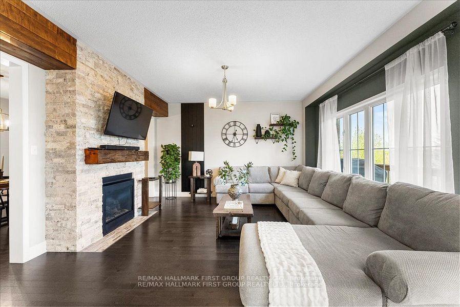 Photo 7 of 51 Richard Davies Crescent, Clarington, Bowmanville — HOMEH