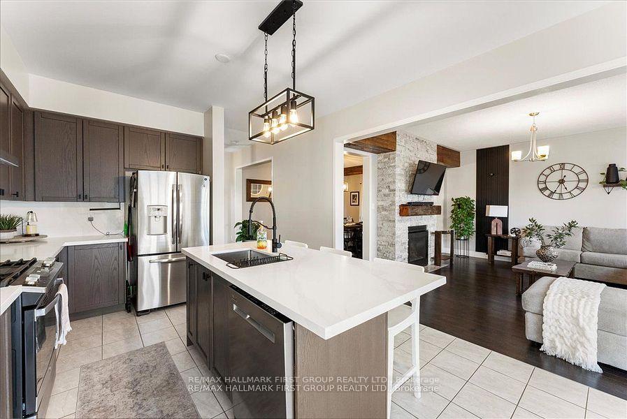 Photo 10 of 51 Richard Davies Crescent, Clarington, Bowmanville — HOMEH