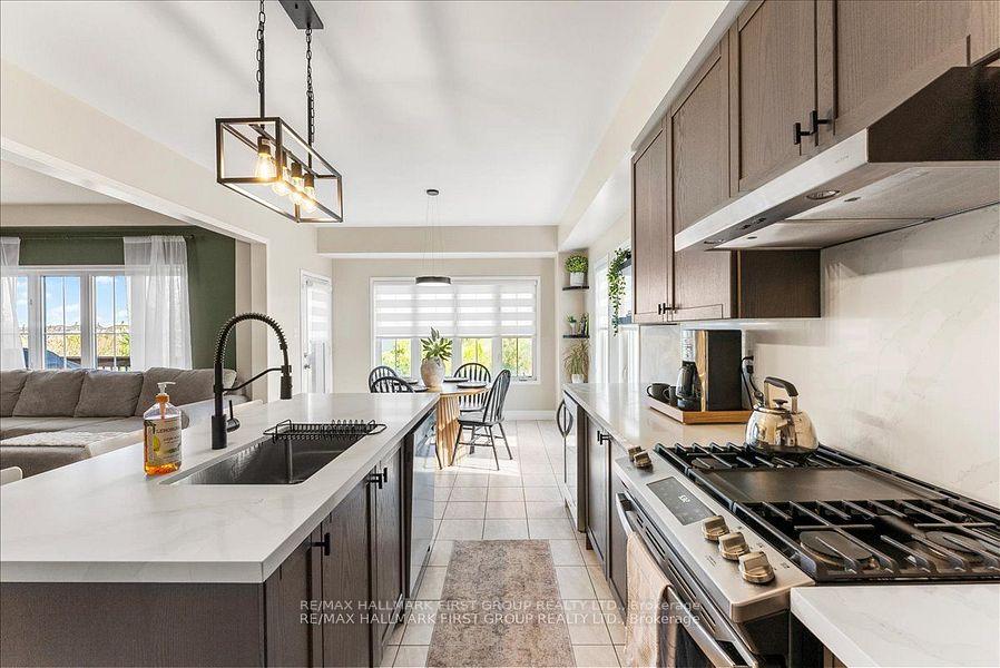 Photo 12 of 51 Richard Davies Crescent, Clarington, Bowmanville — HOMEH