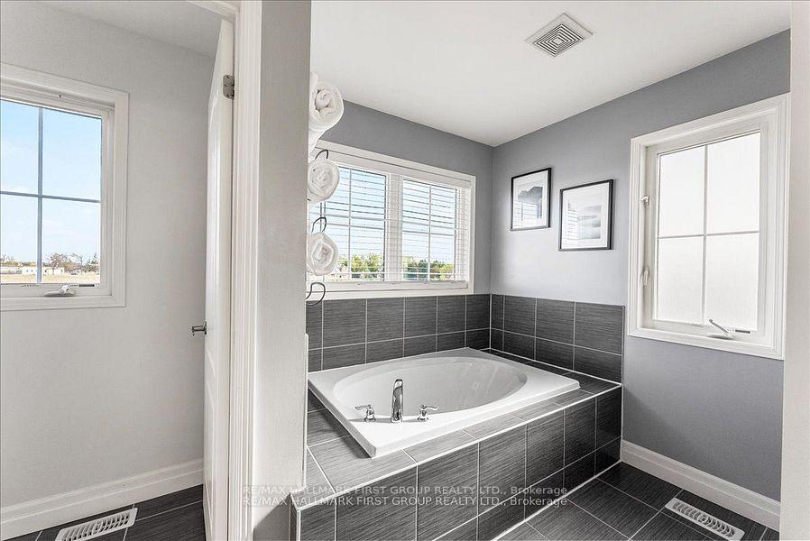 Photo 18 of 51 Richard Davies Crescent, Clarington, Bowmanville — HOMEH