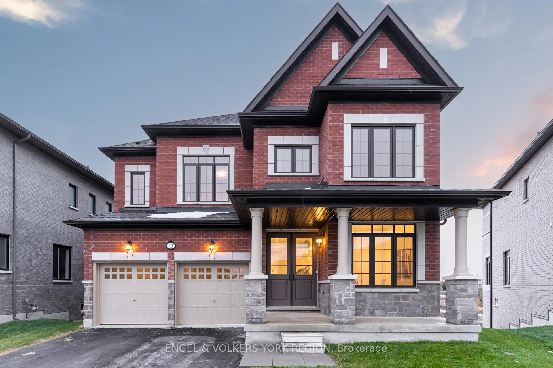 Photo 2 of 10 Keyworth Crescent, Brampton, Sandringham-Wellington North — HOMEH