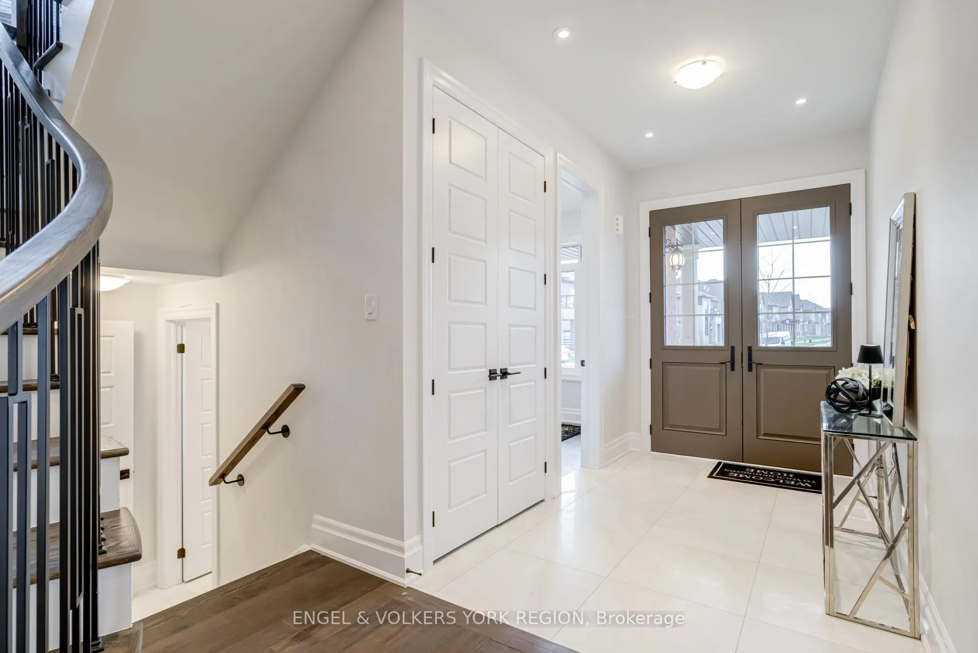 Photo 3 of 10 Keyworth Crescent, Brampton, Sandringham-Wellington North — HOMEH