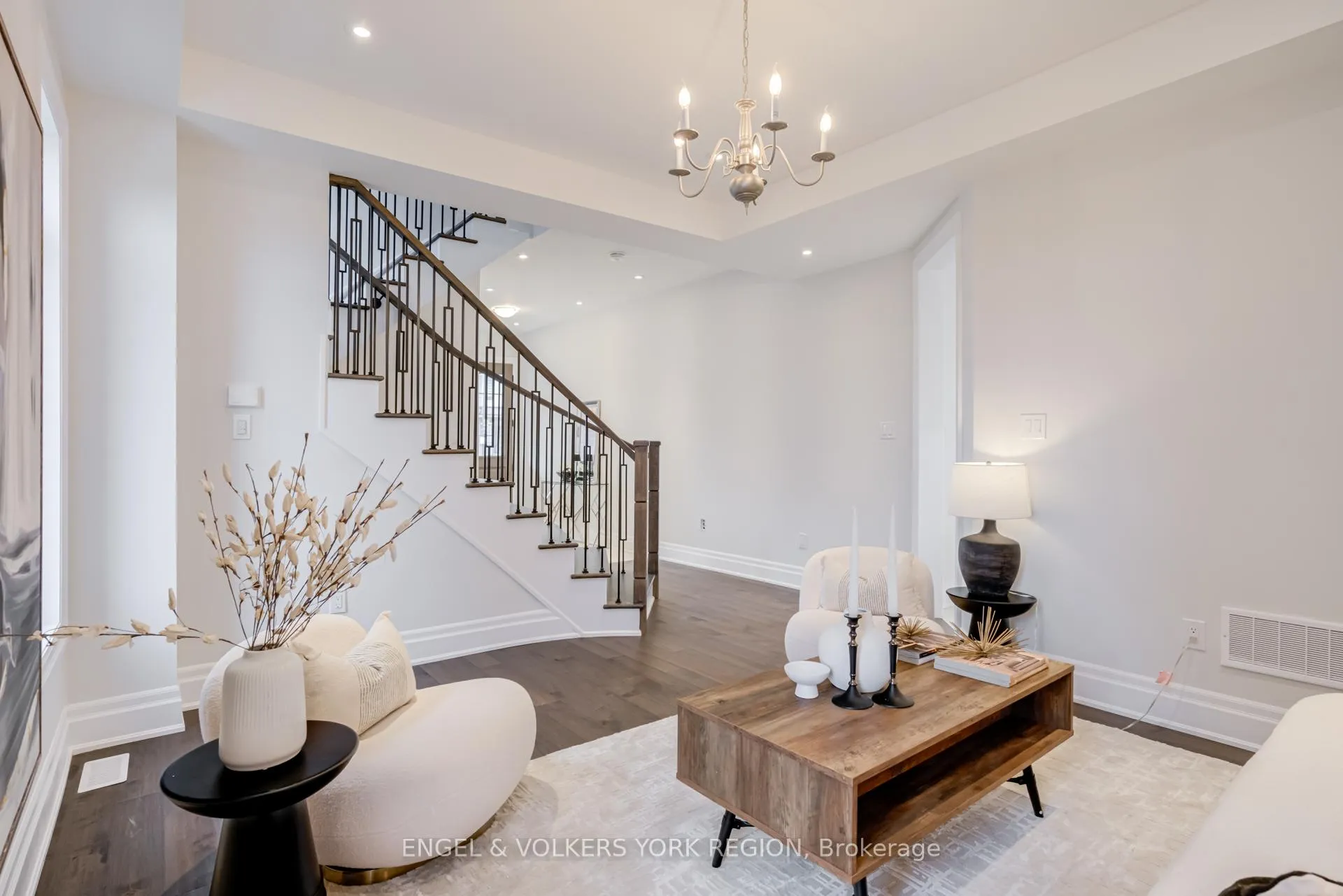 Photo 8 of 10 Keyworth Crescent, Brampton, Sandringham-Wellington North — HOMEH