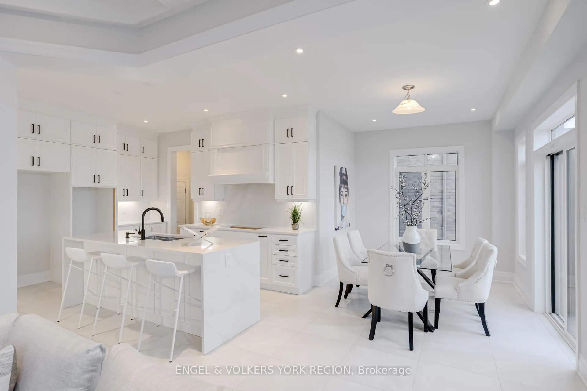 Photo 11 of 10 Keyworth Crescent, Brampton, Sandringham-Wellington North — HOMEH