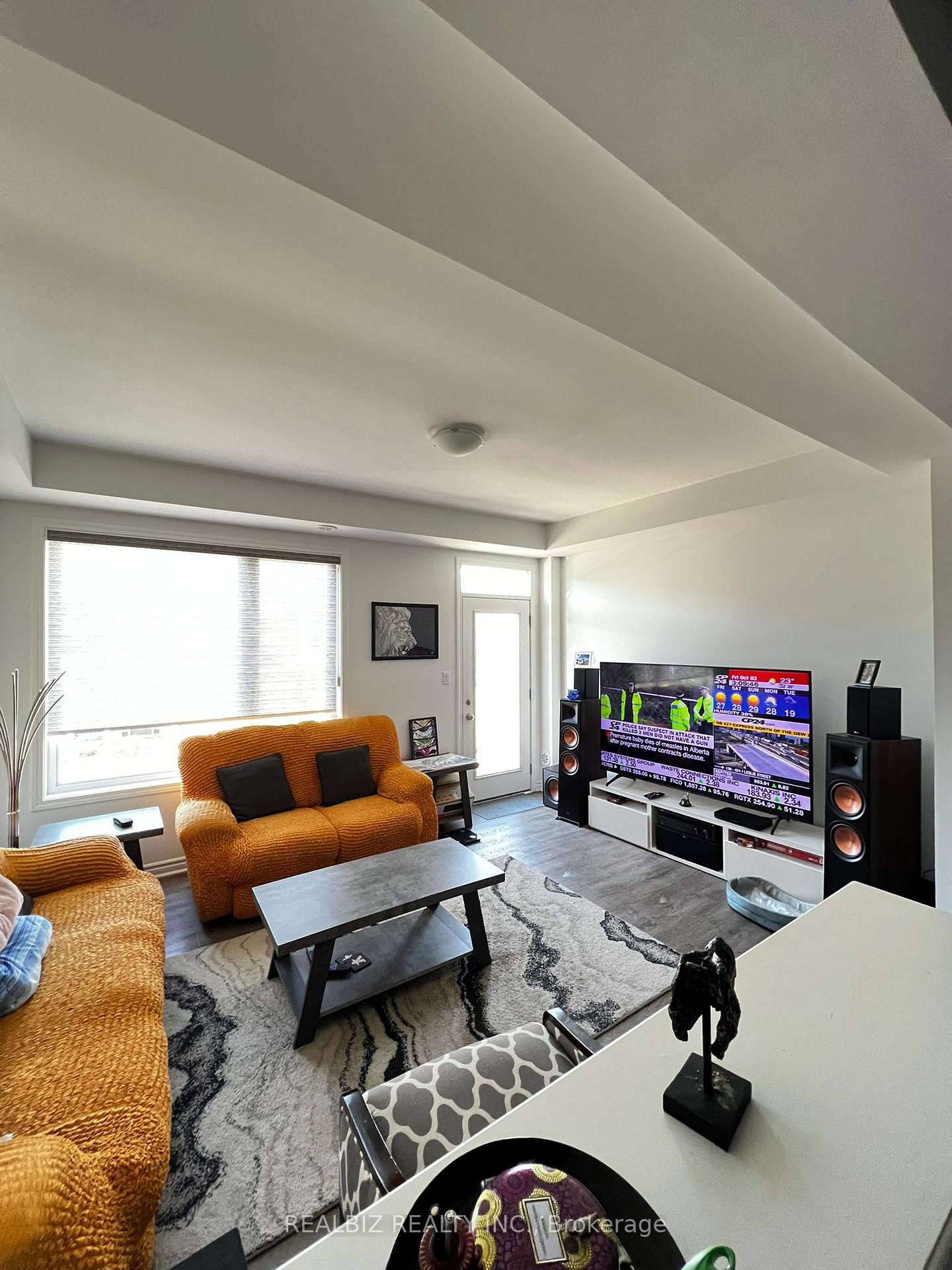Photo 5 of 65 Keppel Circle, Brampton, Northwest Brampton — HOMEH