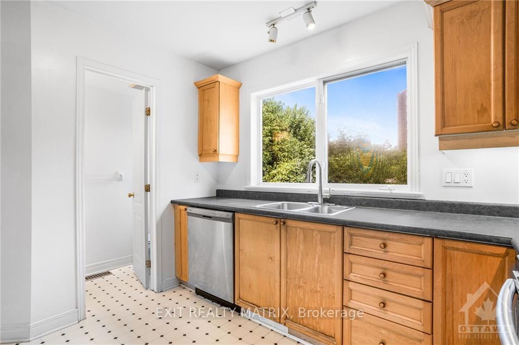 Photo 12 of Unit 21, 825 Grenon Avenue, Ottawa, Britannia Heights — HOMEH