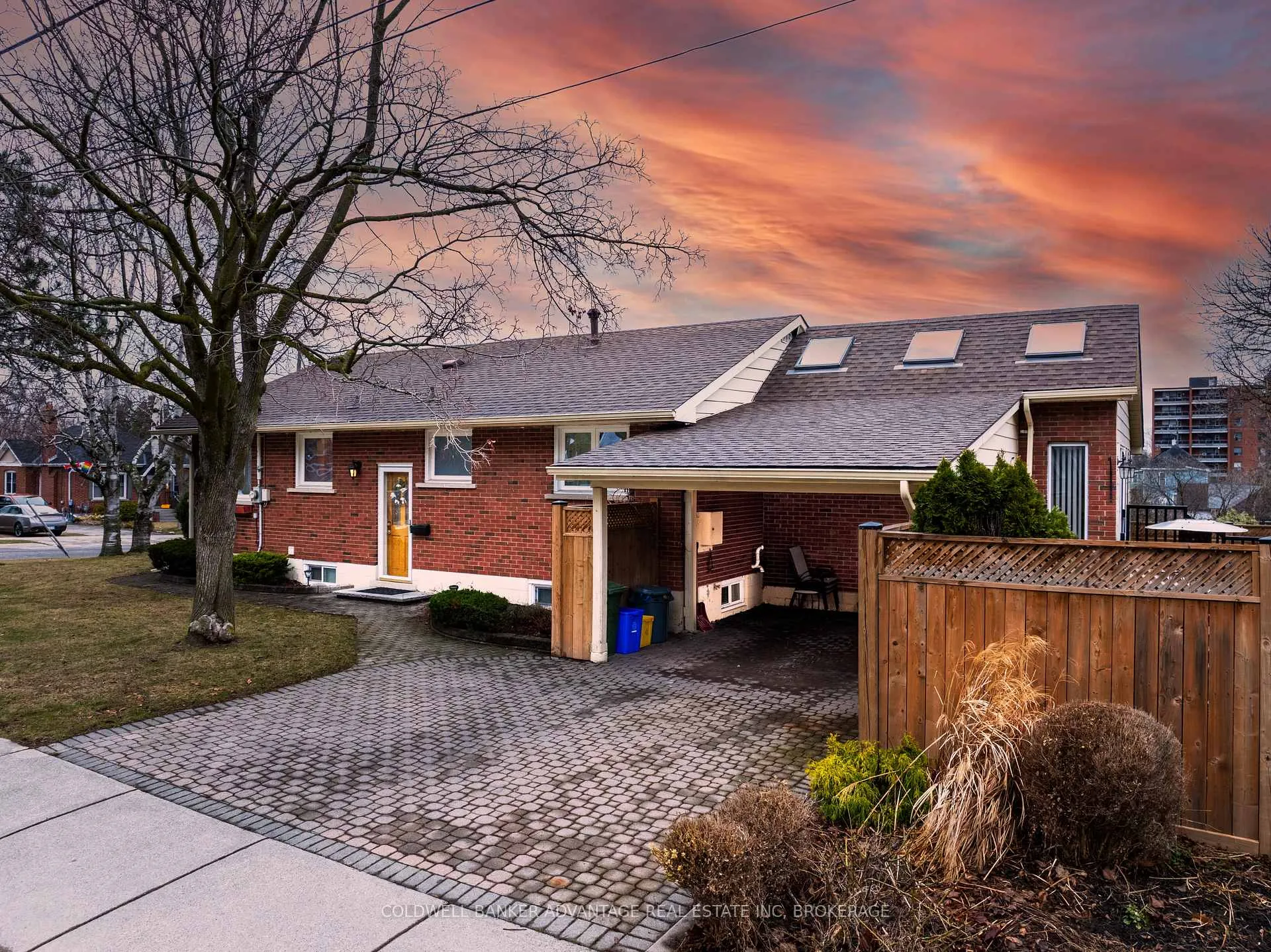 Photo 2 of 17 Wardrope Avenue, Hamilton, Stoney Creek — HOMEH
