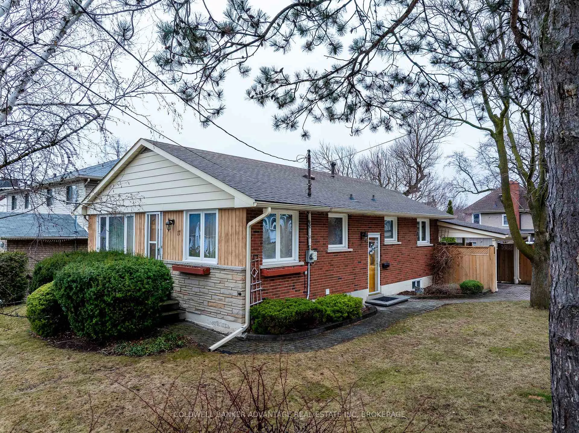 Photo 3 of 17 Wardrope Avenue, Hamilton, Stoney Creek — HOMEH