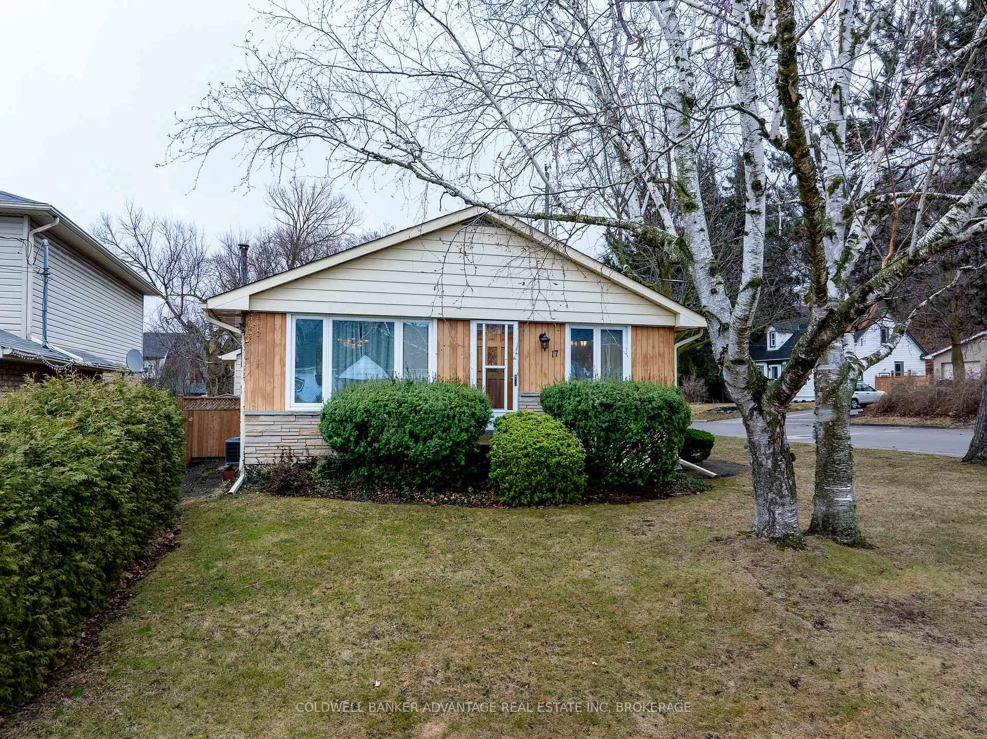 Photo 4 of 17 Wardrope Avenue, Hamilton, Stoney Creek — HOMEH
