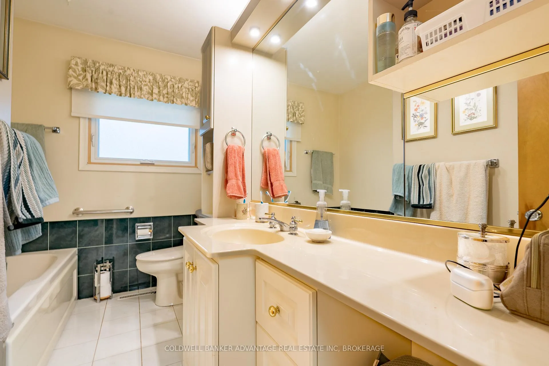Photo 19 of 17 Wardrope Avenue, Hamilton, Stoney Creek — HOMEH