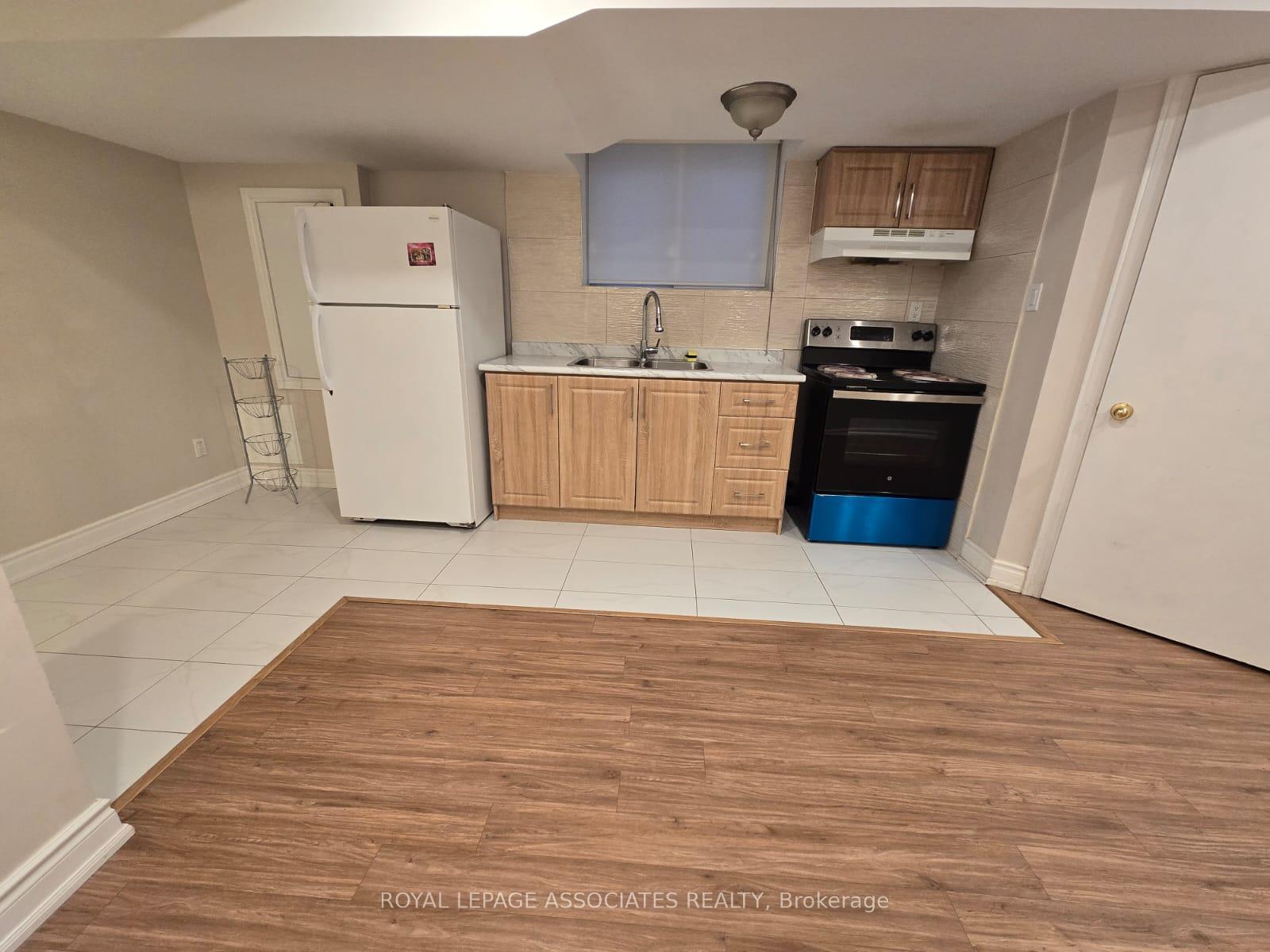 Photo 2 of 72 Starhill Crescent, Brampton, Sandringham-Wellington North — HOMEH