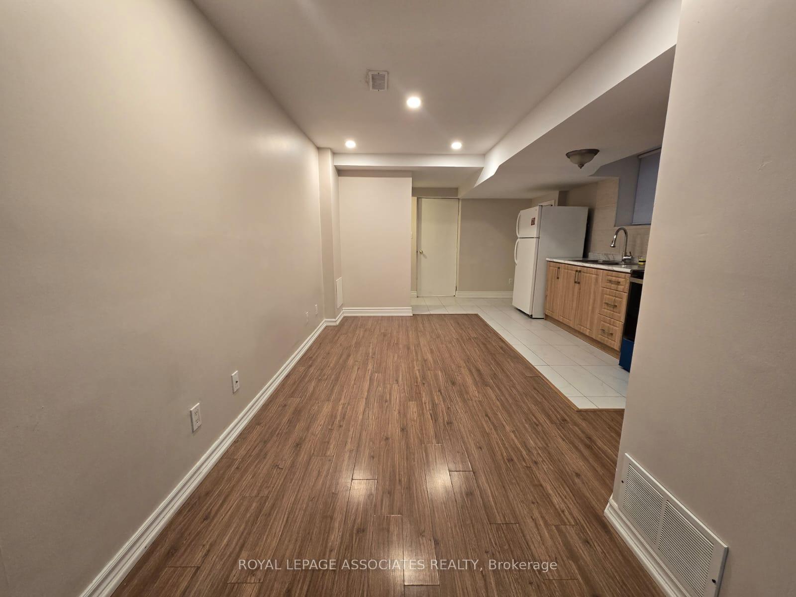 Photo 3 of 72 Starhill Crescent, Brampton, Sandringham-Wellington North — HOMEH