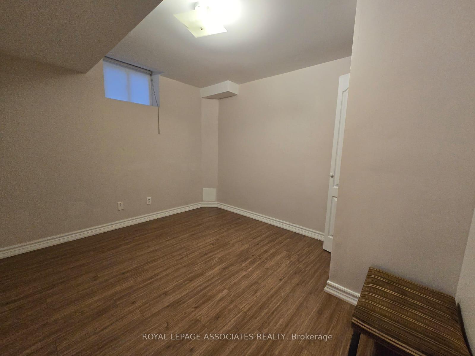 Photo 5 of 72 Starhill Crescent, Brampton, Sandringham-Wellington North — HOMEH