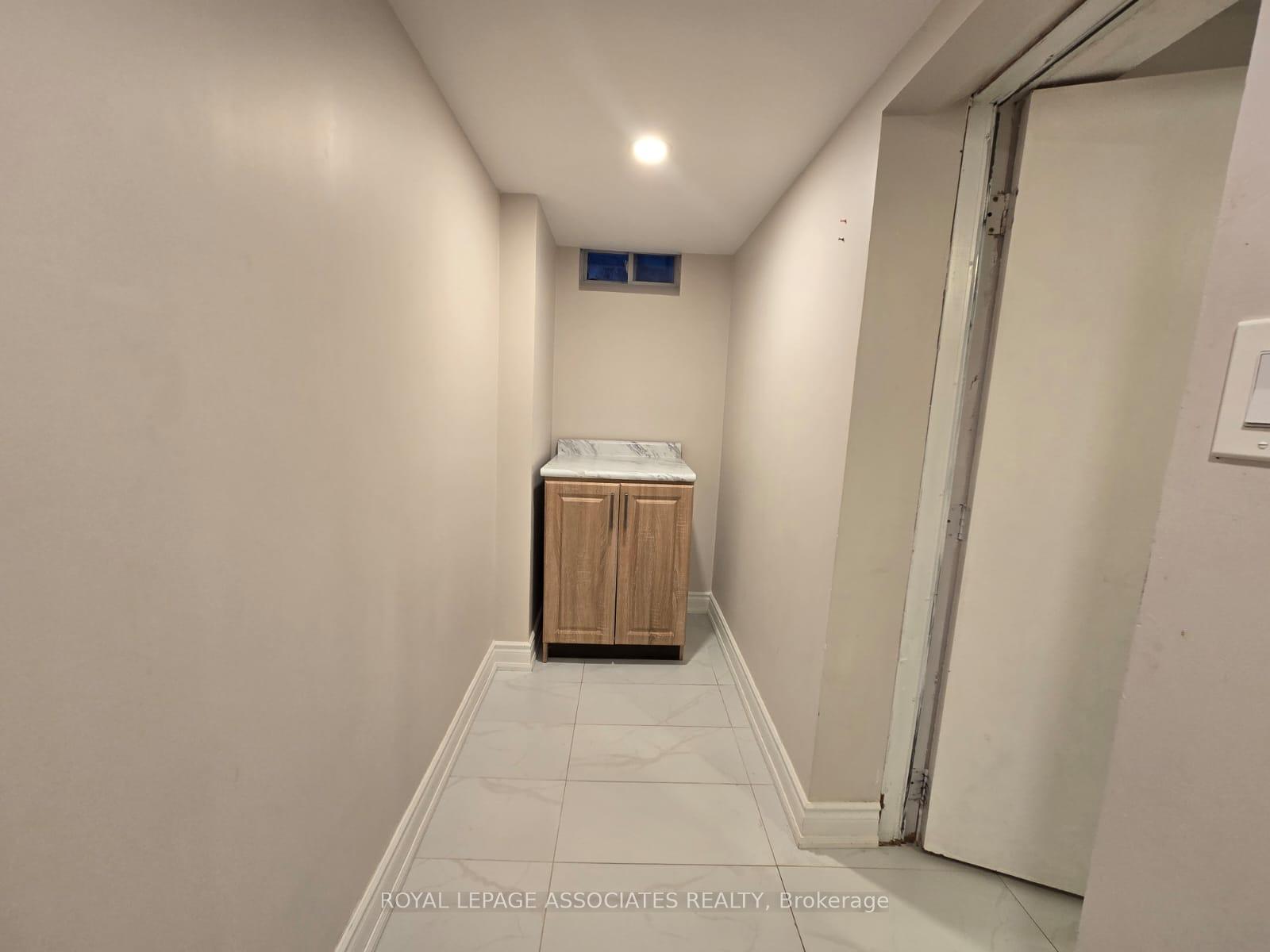 Photo 8 of 72 Starhill Crescent, Brampton, Sandringham-Wellington North — HOMEH